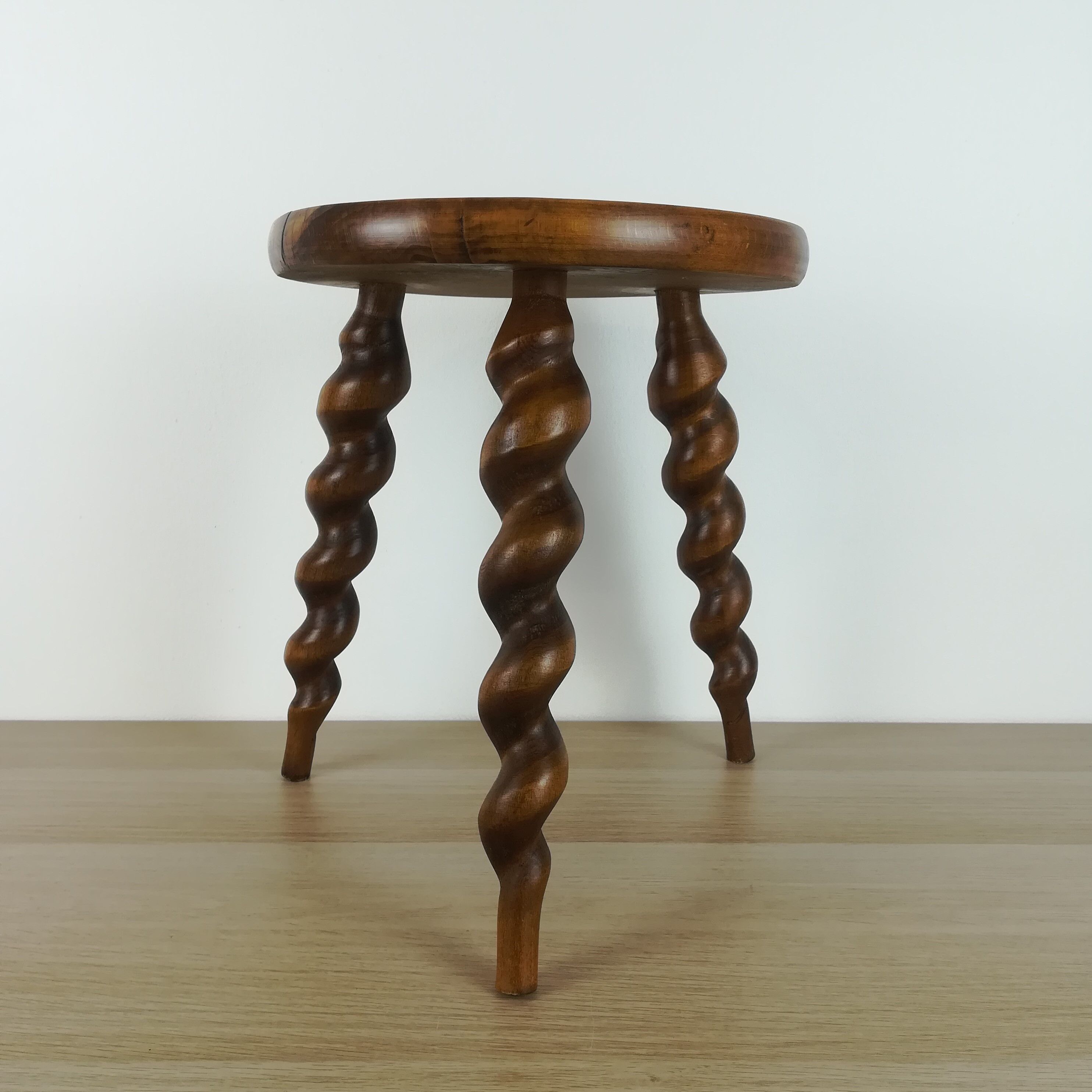 Tripod stool with turned feet