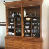 Meuble à rideaux de notaire en châtaignier