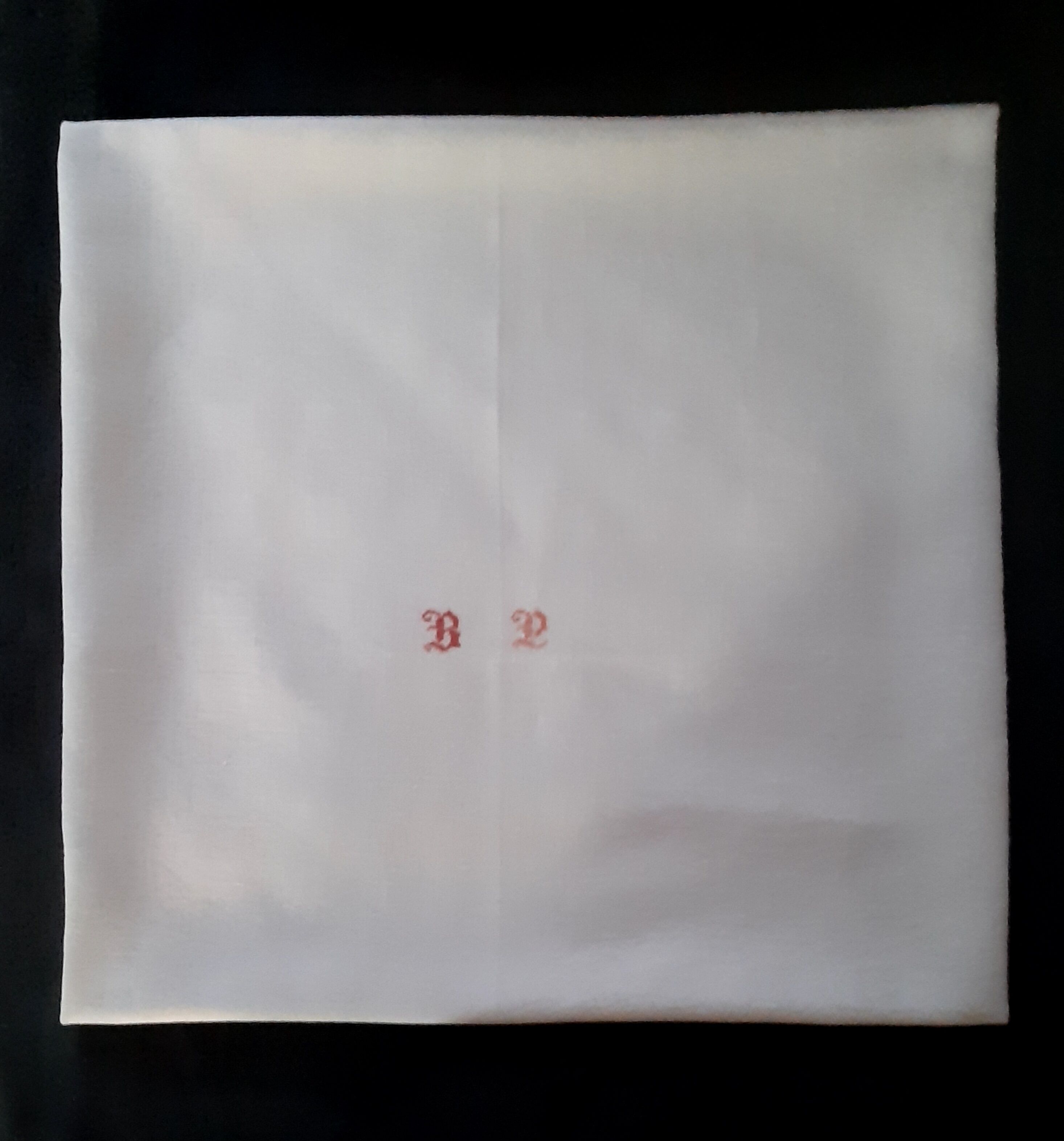 Nappe ancienne damassée B.L