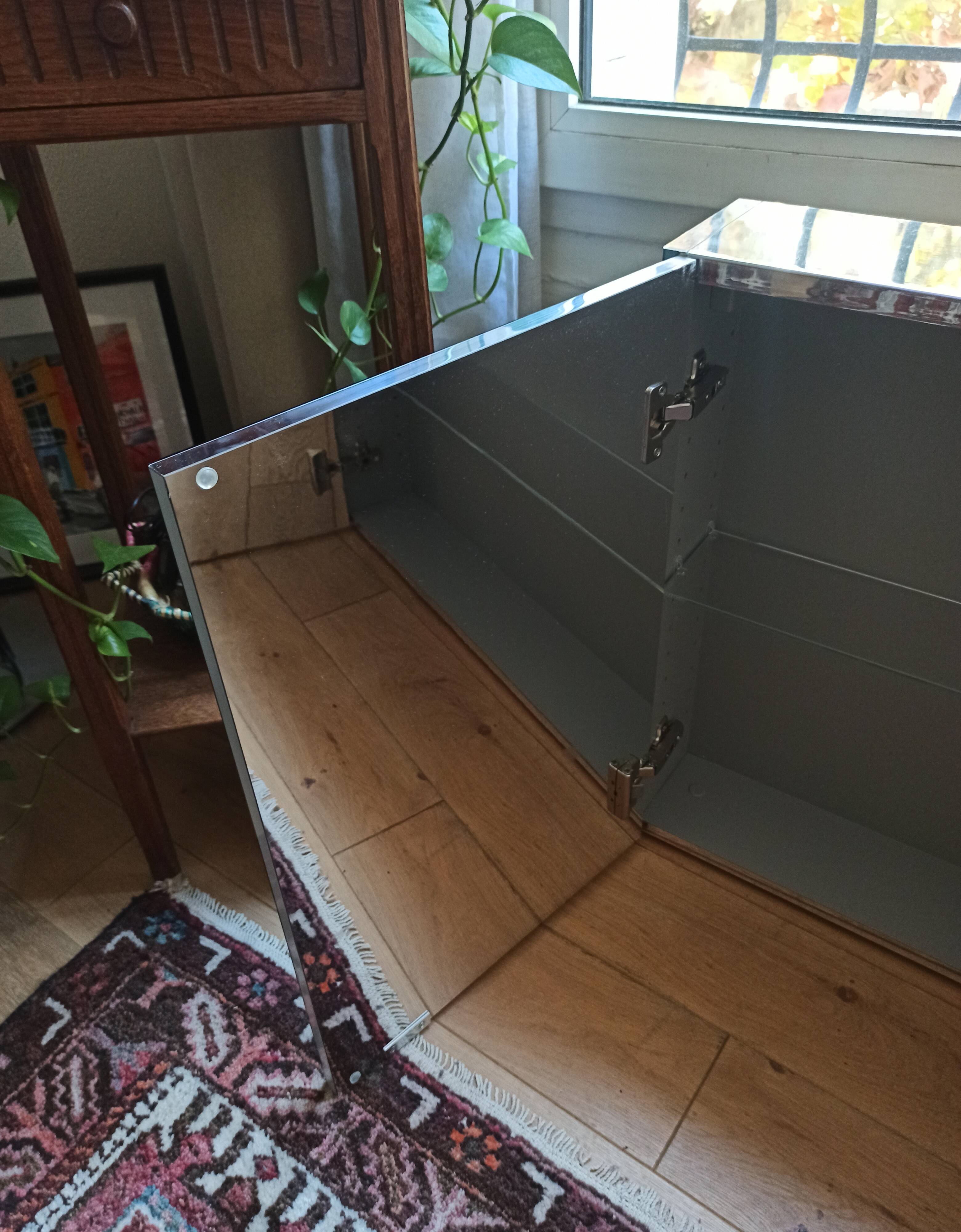 Bathroom mirror cabinet