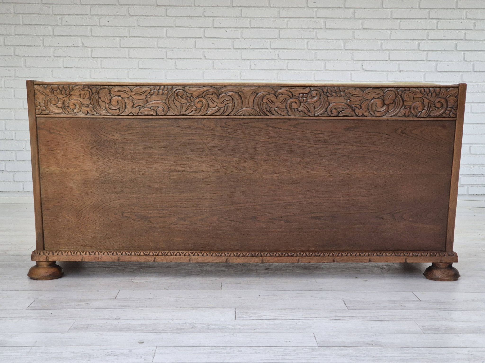 Canapé courbé danois des années 1950, mobilier en velours, bois de chêne.