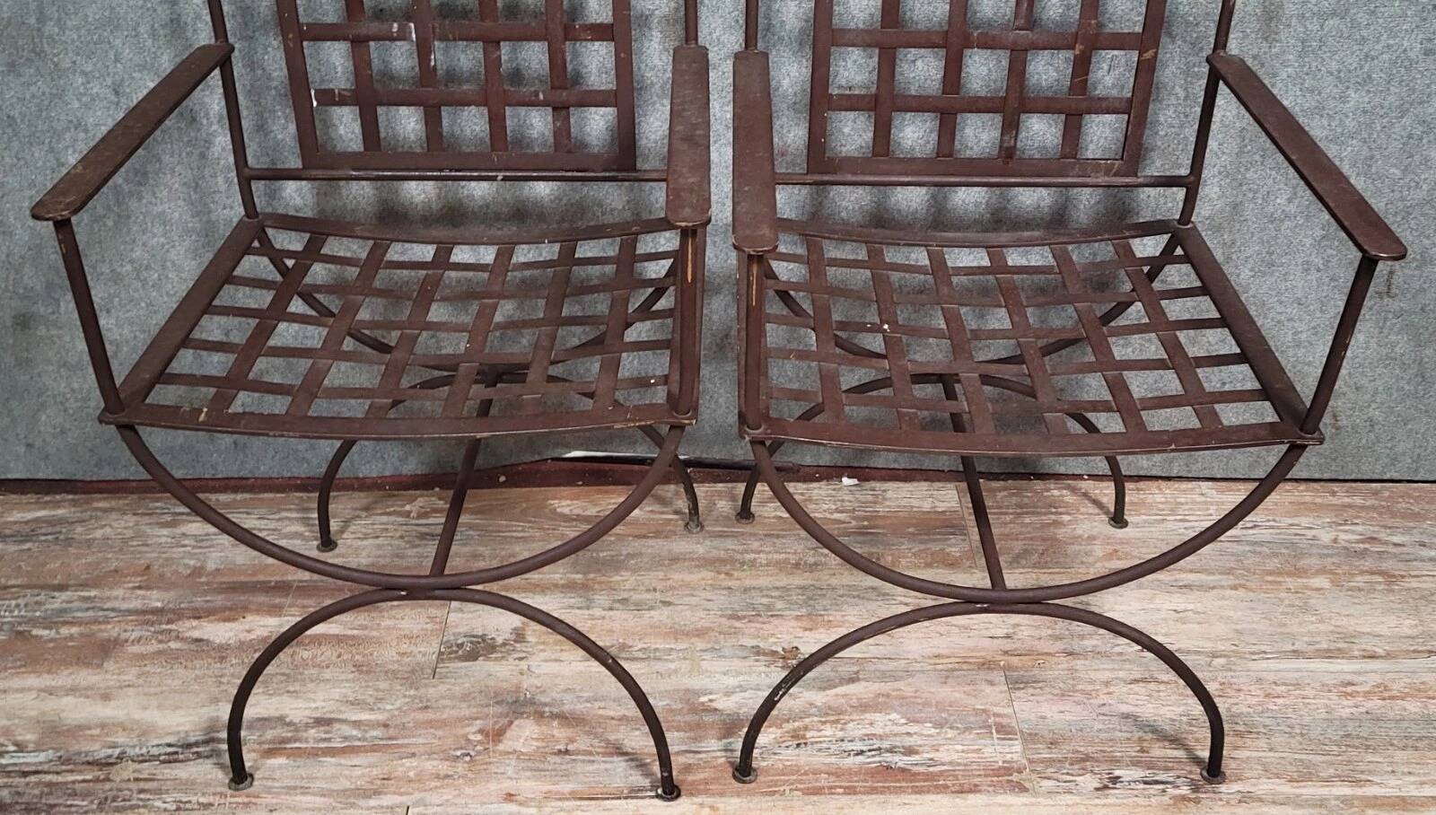 Paire de fauteuils curules en fer tréssé et laiton doré (B)