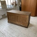 Central island trading counter in walnut