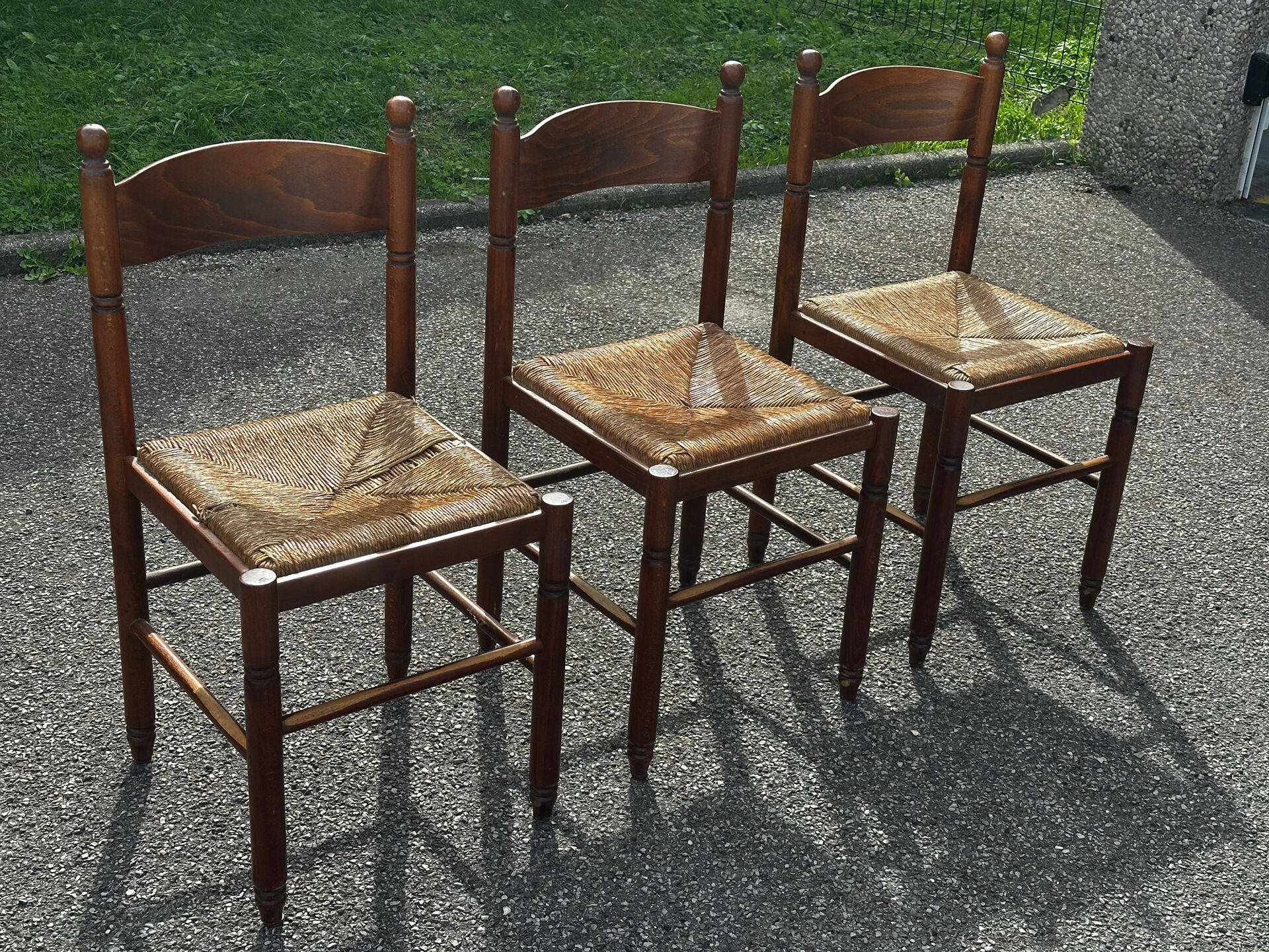 Set of 3 vintage wooden and straw chairs – 1950s
