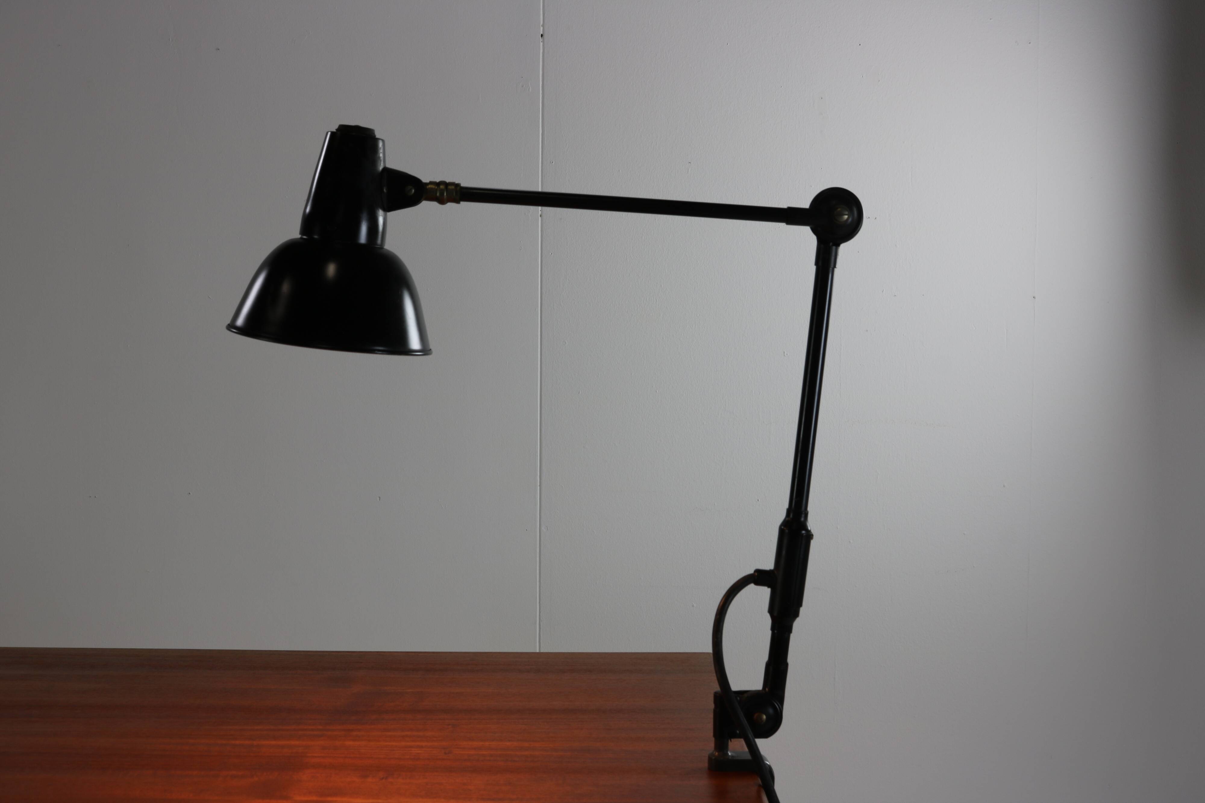 Stunning eartly 20th century industrial German design desk lamp