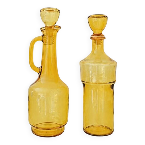 Ensemble de deux carafes vintage verre ambré attribué à Lubiana