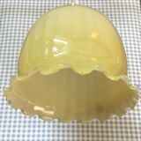 Suspension vintage en opaline jaune rayée