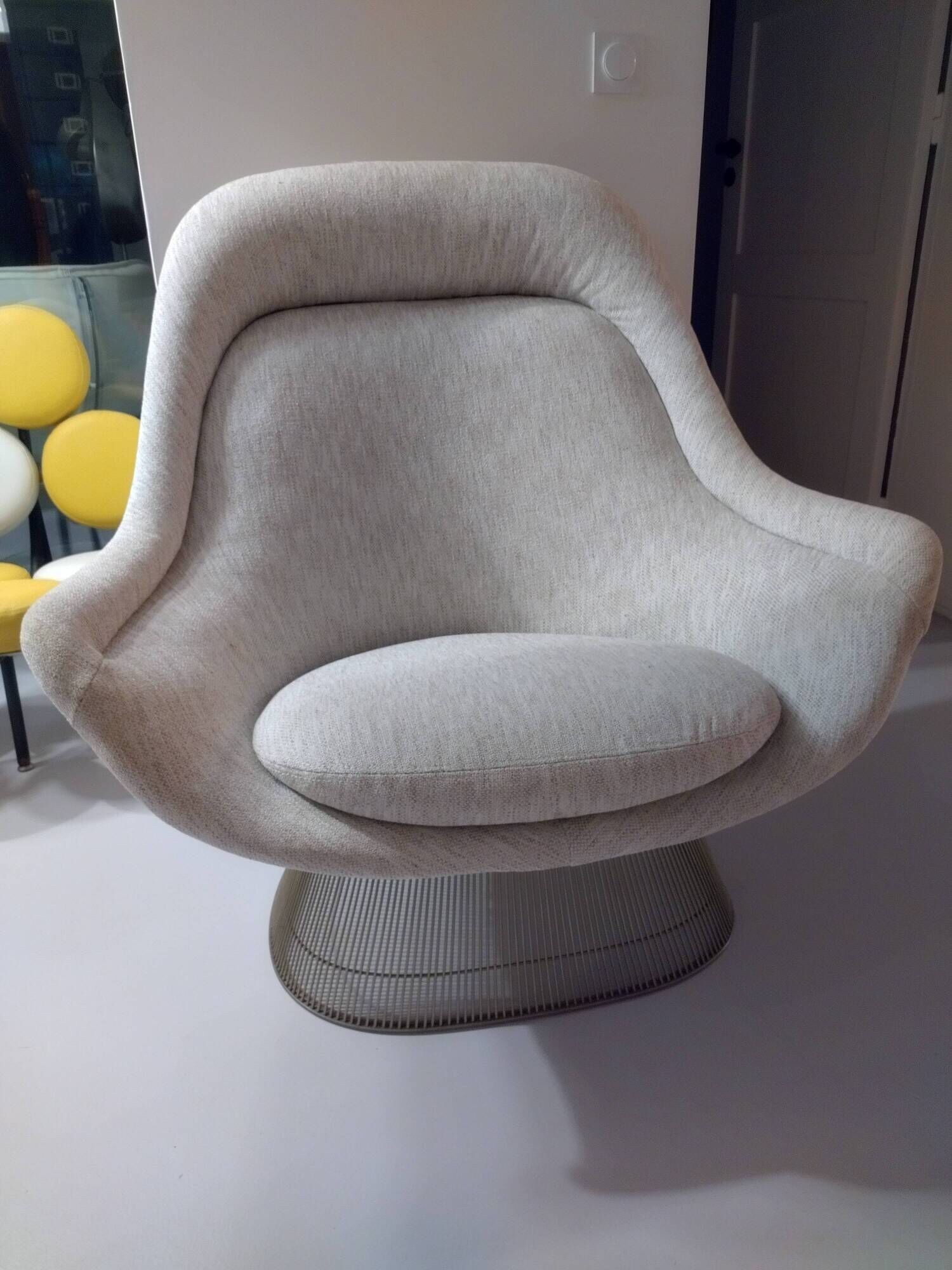 Warren Platner armchair published by Knoll