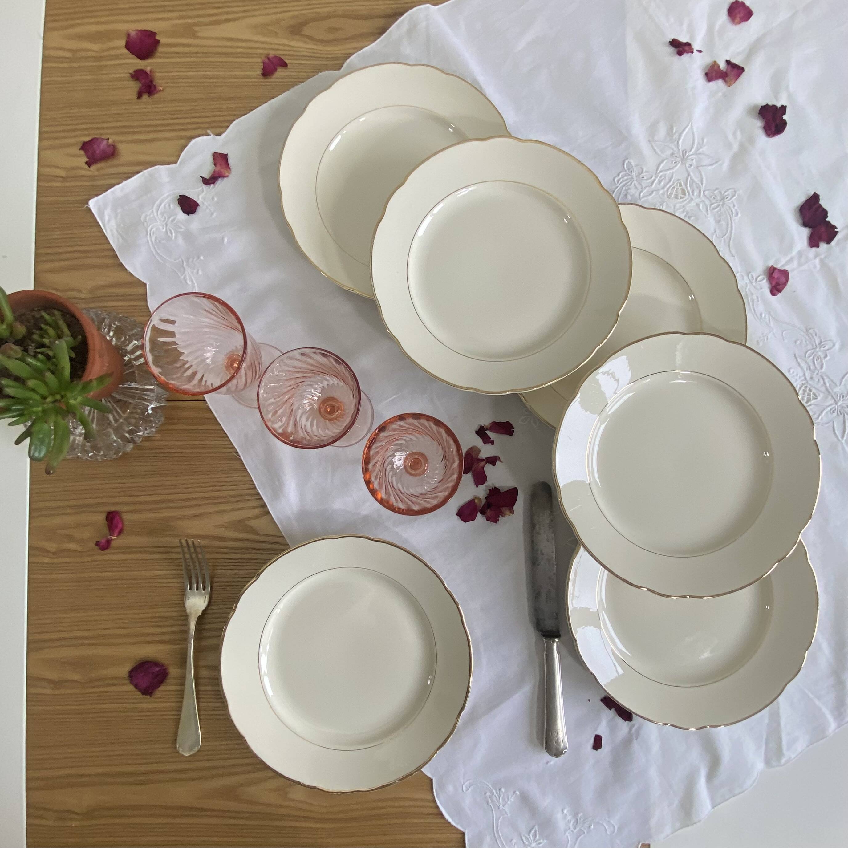 6 antique beige earthenware dinner plates with gold trim by Villeroy and Boch.