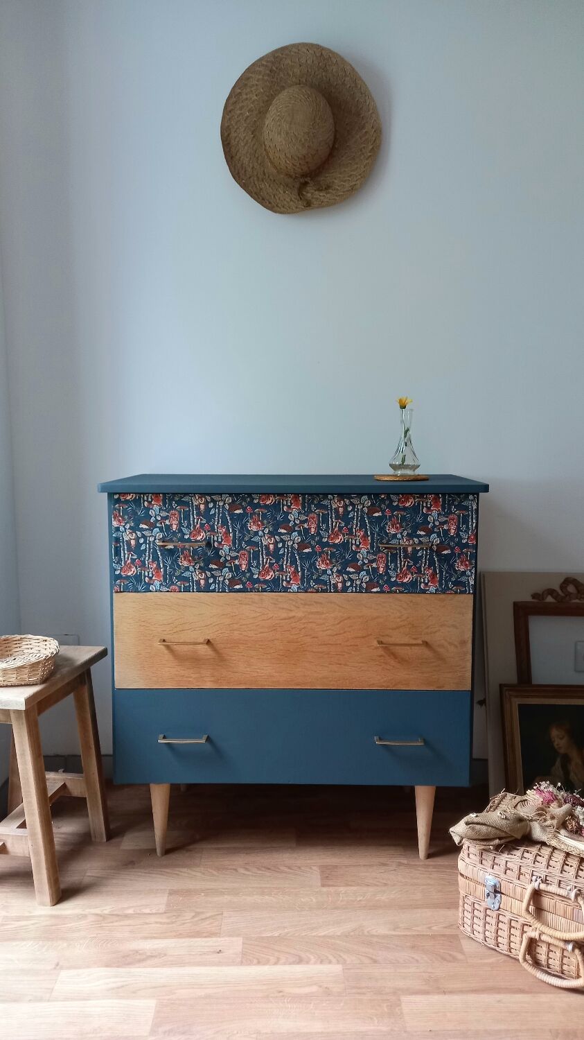Vintage chest of drawers