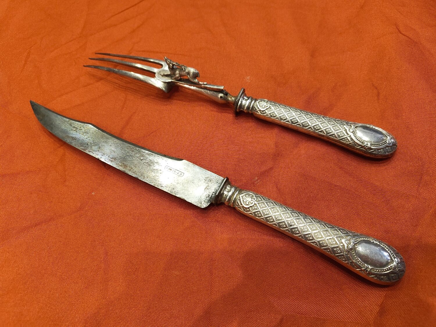 Exceptional cutting set with silver stag.