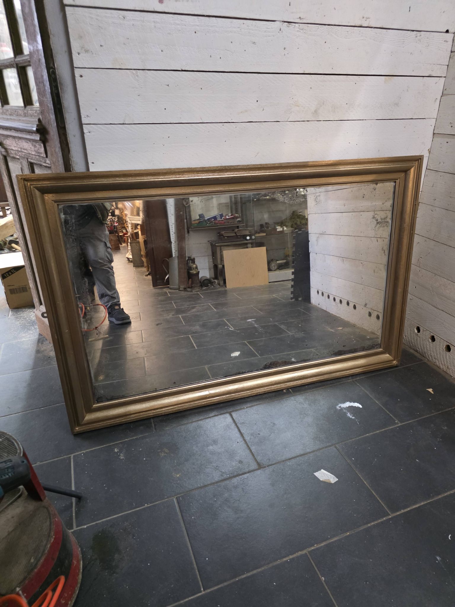 Golden mirror in oak from the 19th century.