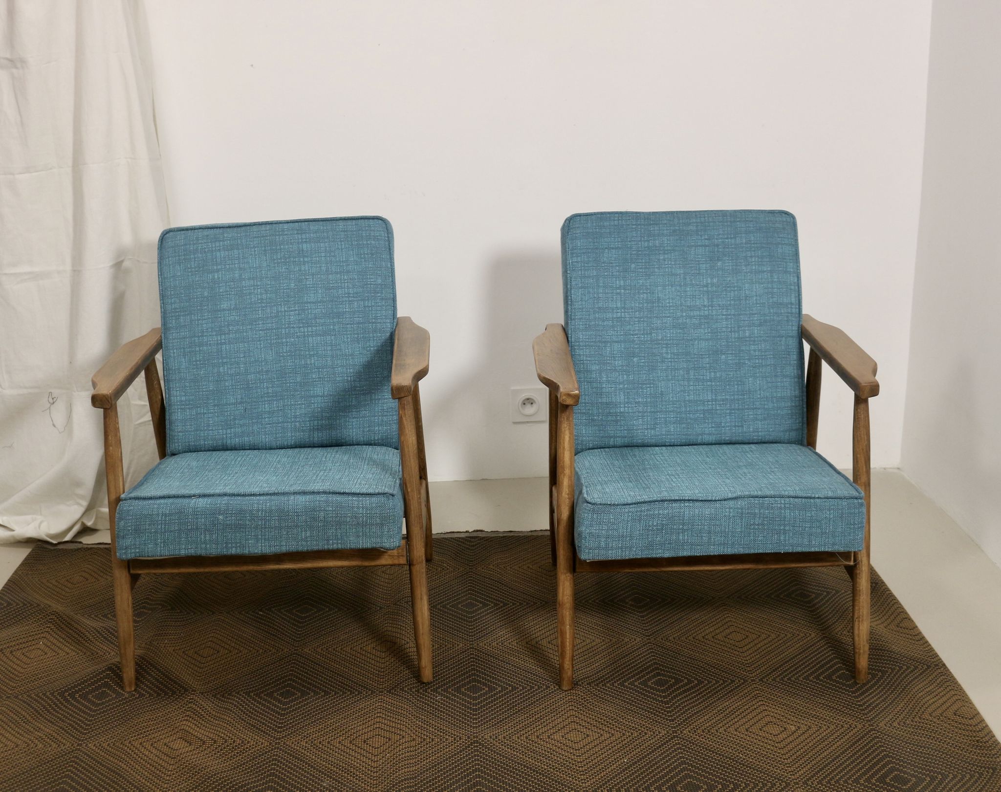 Pair of armchairs Henryk lily 300-190s 1970