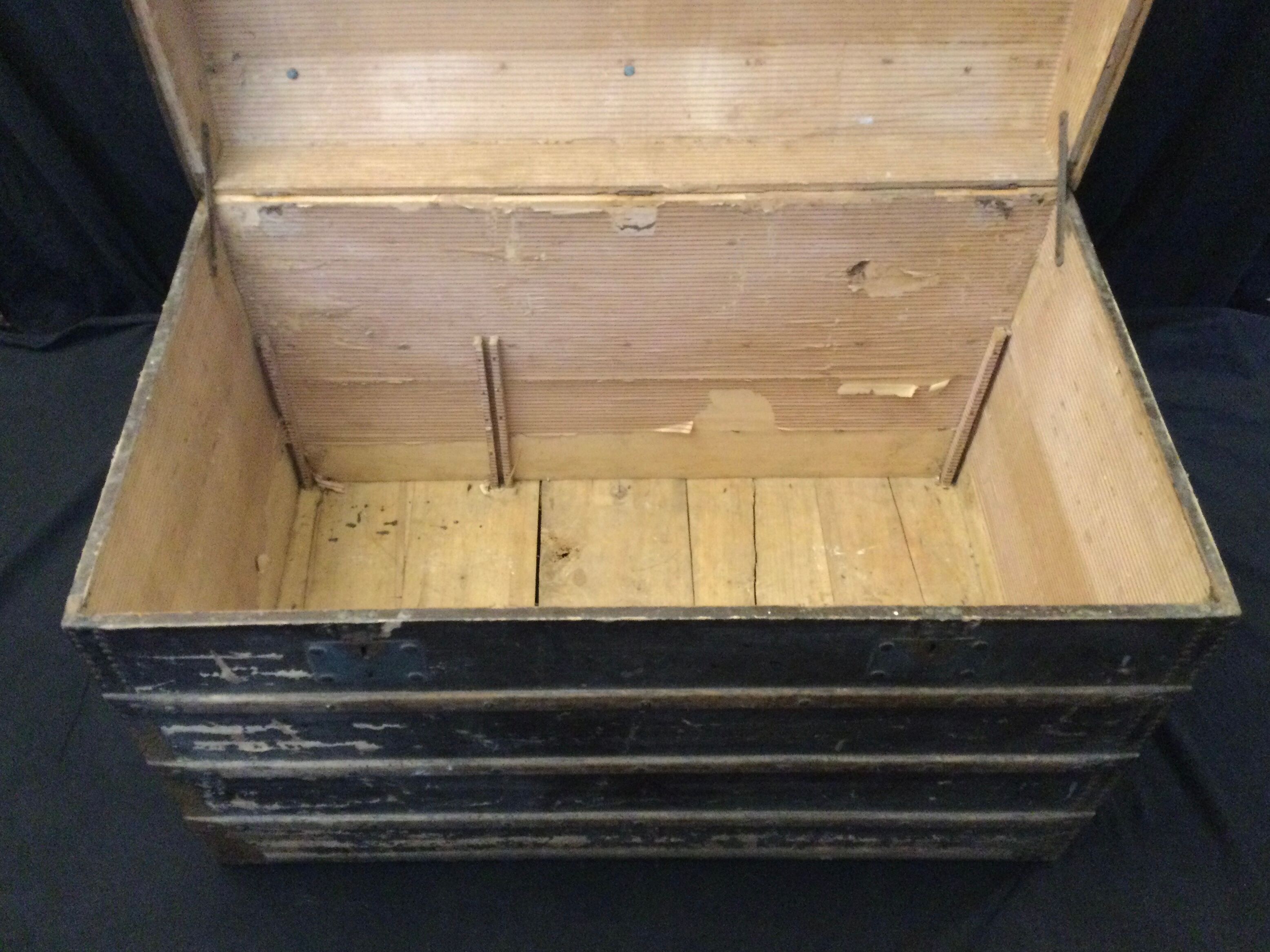 Old trunk E.Semette
