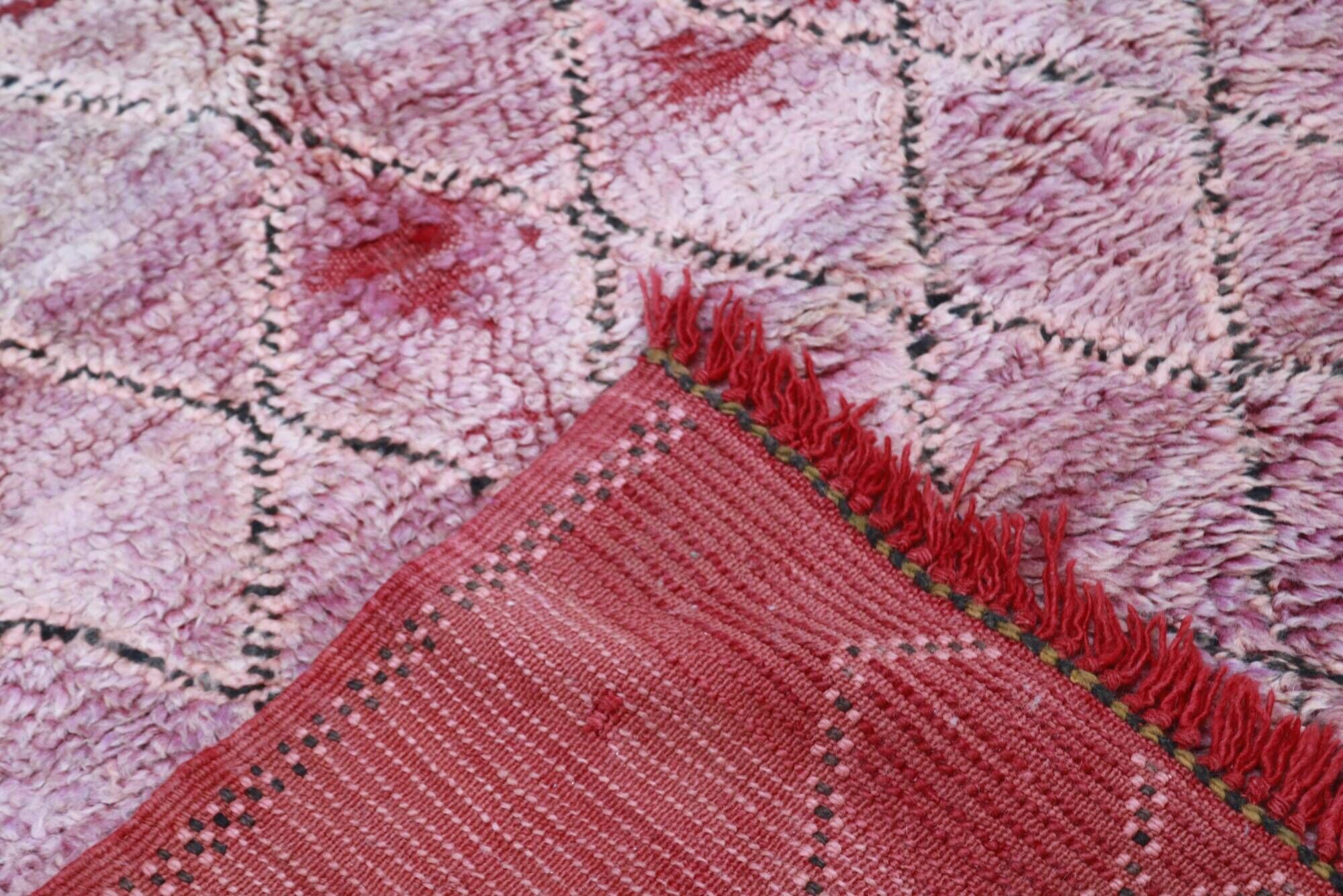 Vintage Boujaad rug 260×165 cm – Moroccan pink Berber rug with faded diamond tribal pattern, GO-1007
