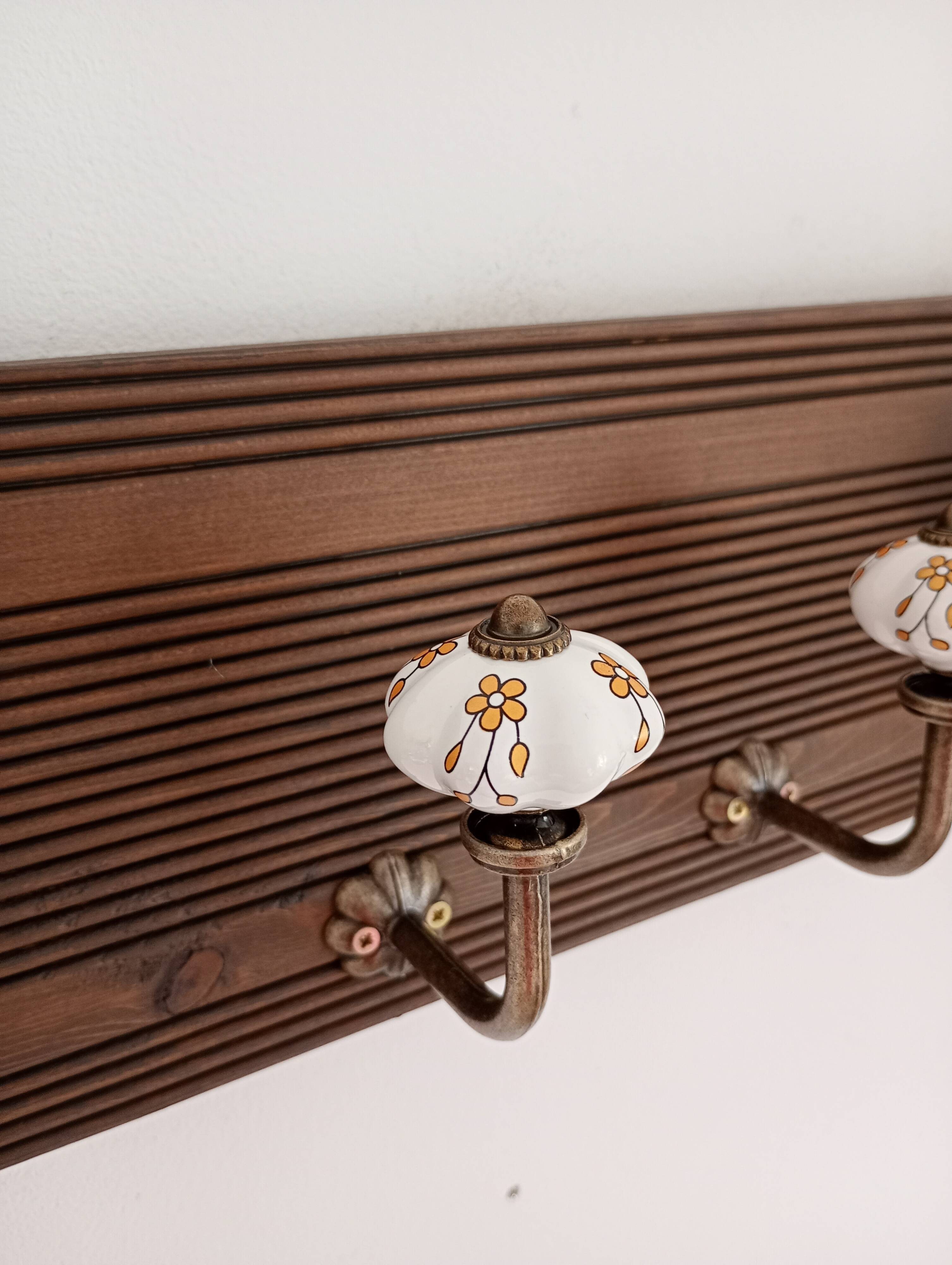 Wall coat rack 50 cm – 5 metal and ceramic hooks – Stained wood
