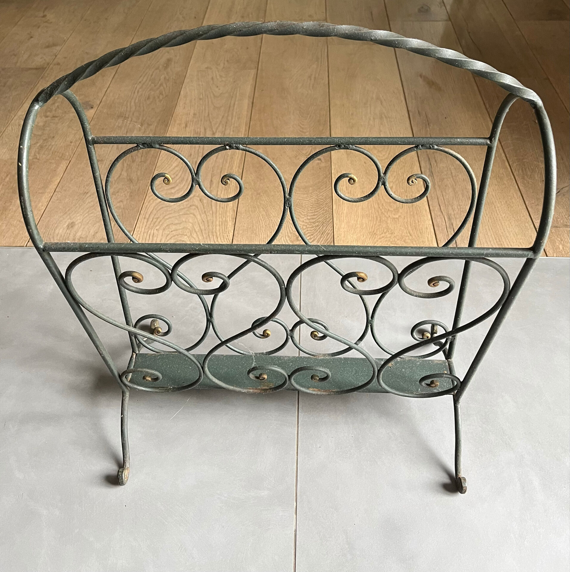 Vintage wrought iron magazine rack in green - 50s style