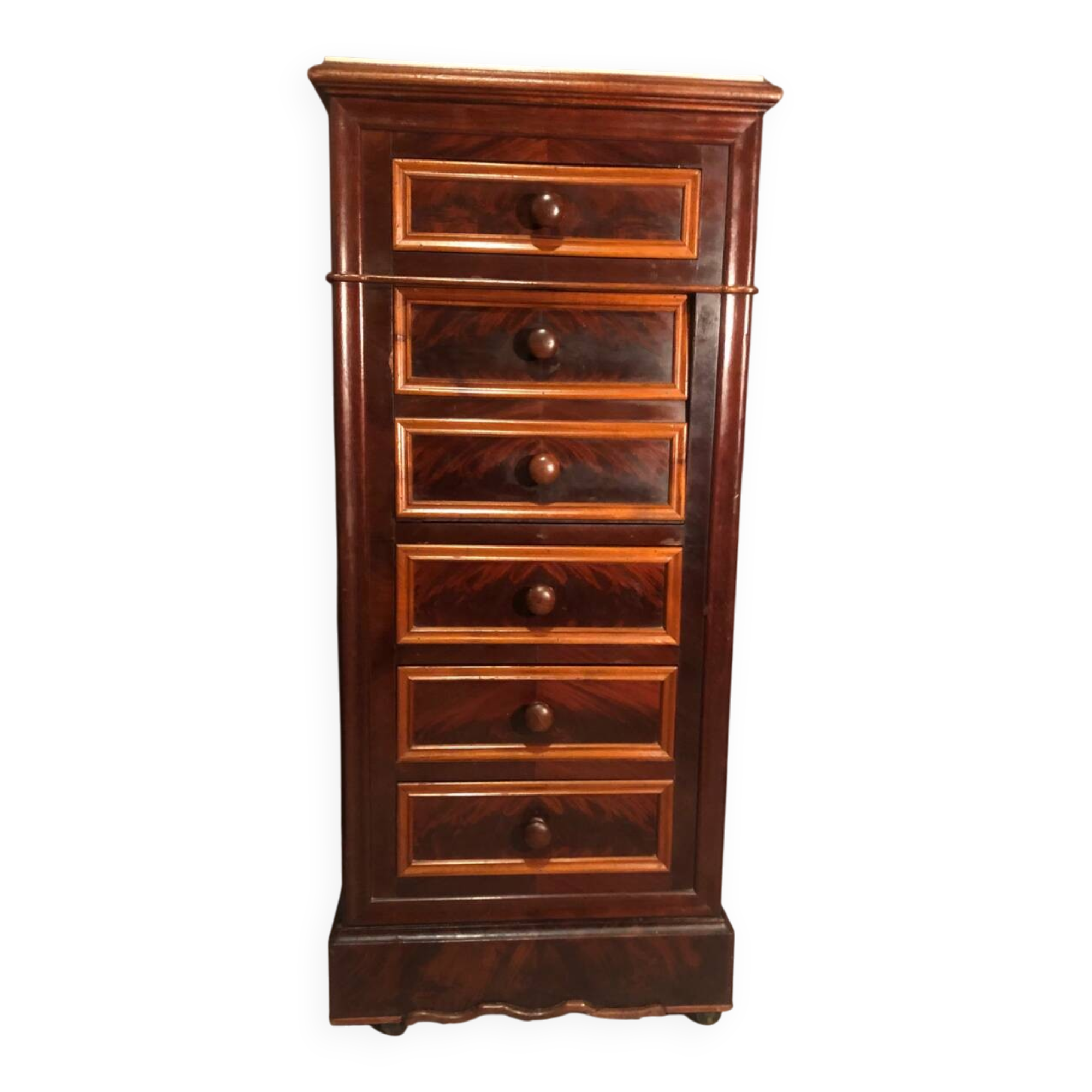 Antique chest of drawers