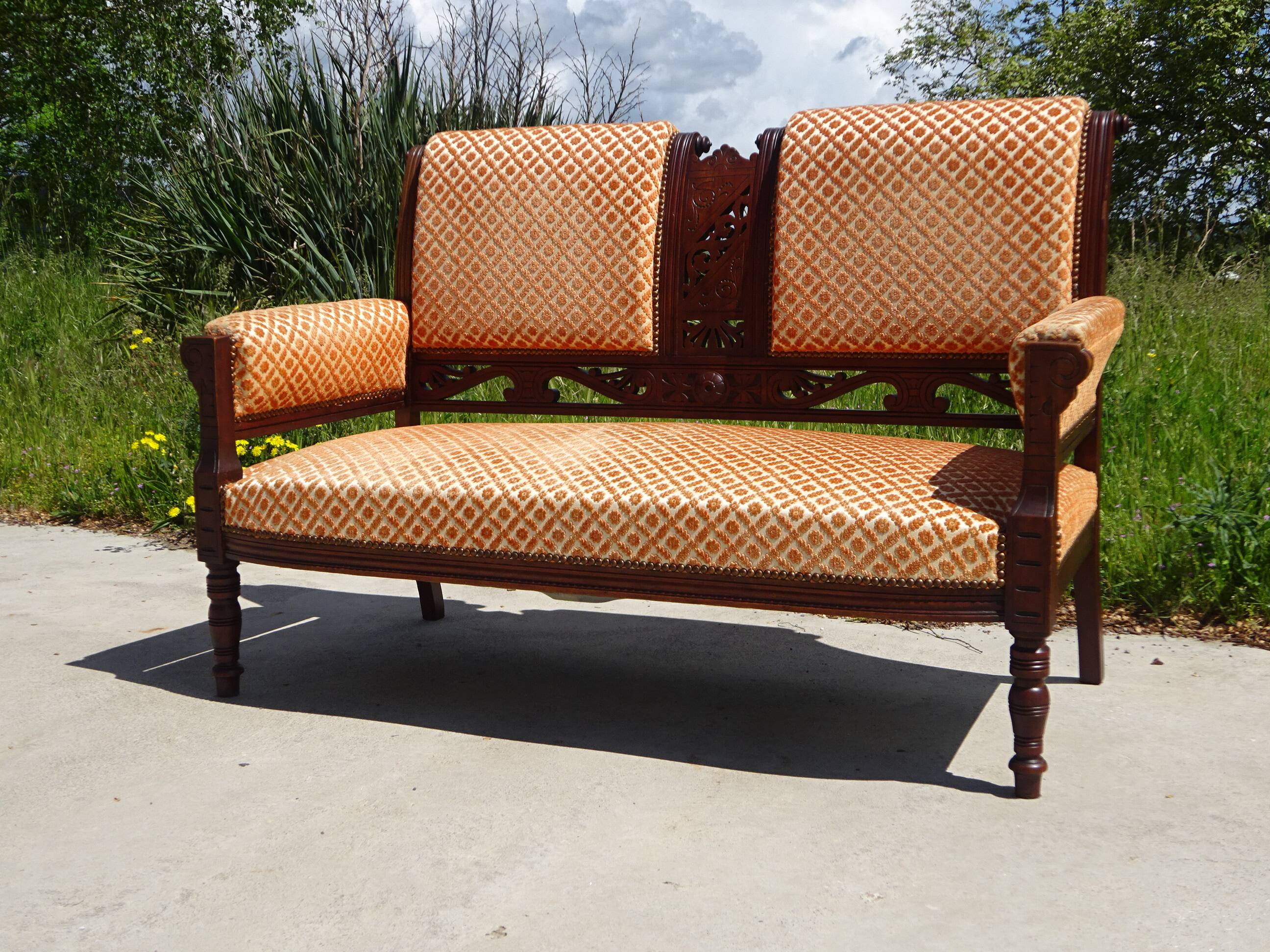 Vintage bench in wood and orange/ivory velvet.