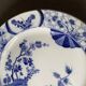 Assiette sur piédouche en faïence bleue et blanche Creil & Montereau, service "Japon", XIXème siècle