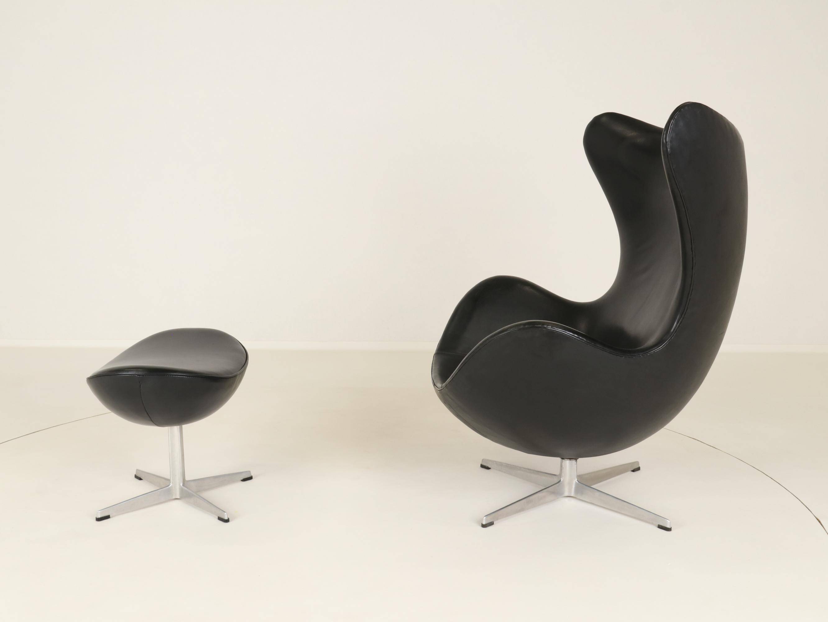 Early Egg Chair and Ottoman by Arne Jacobsen, Denmark, 1960s