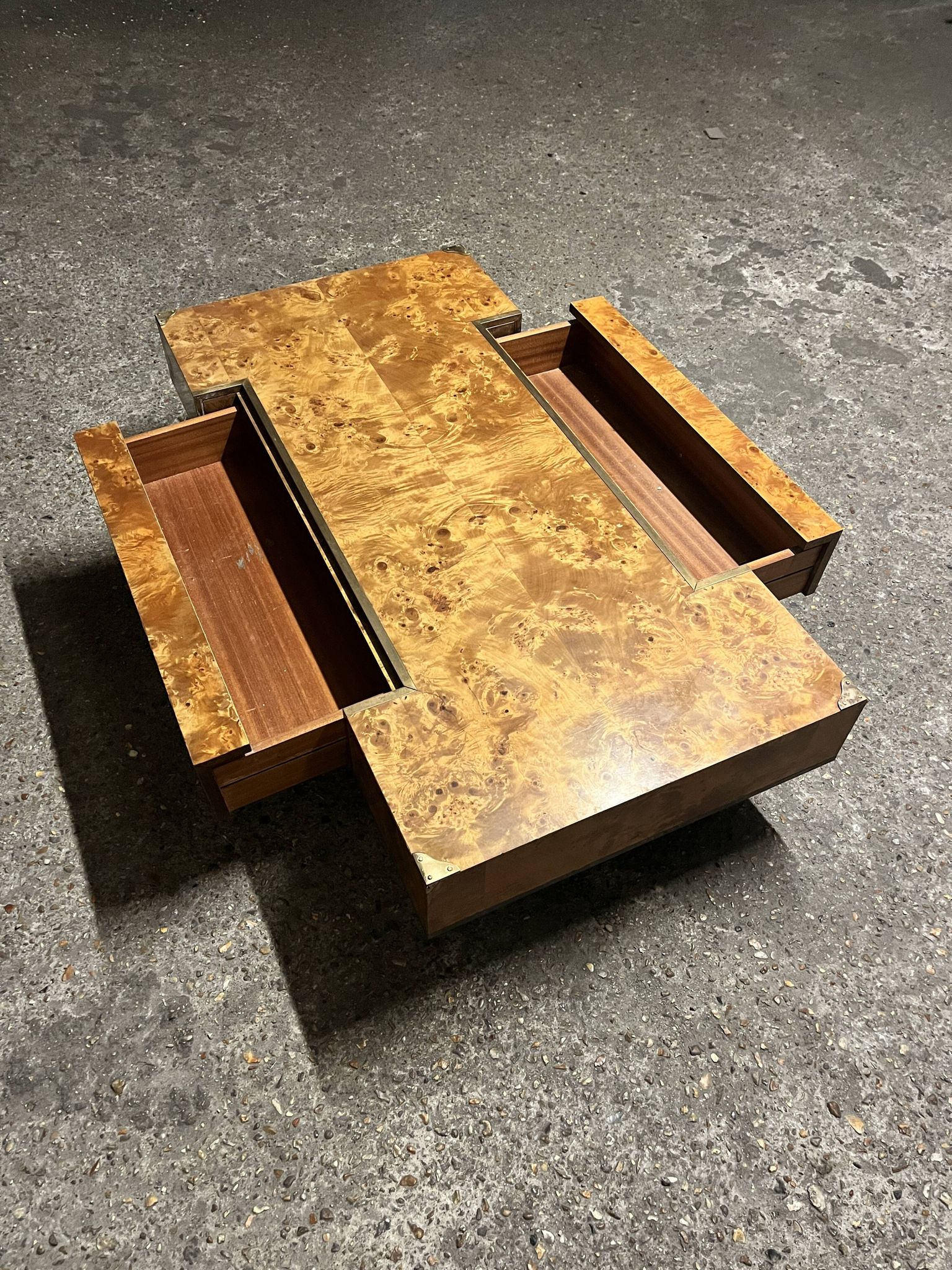 designer coffee table in elm burl with integrated drawers, Roche Bobois 1970