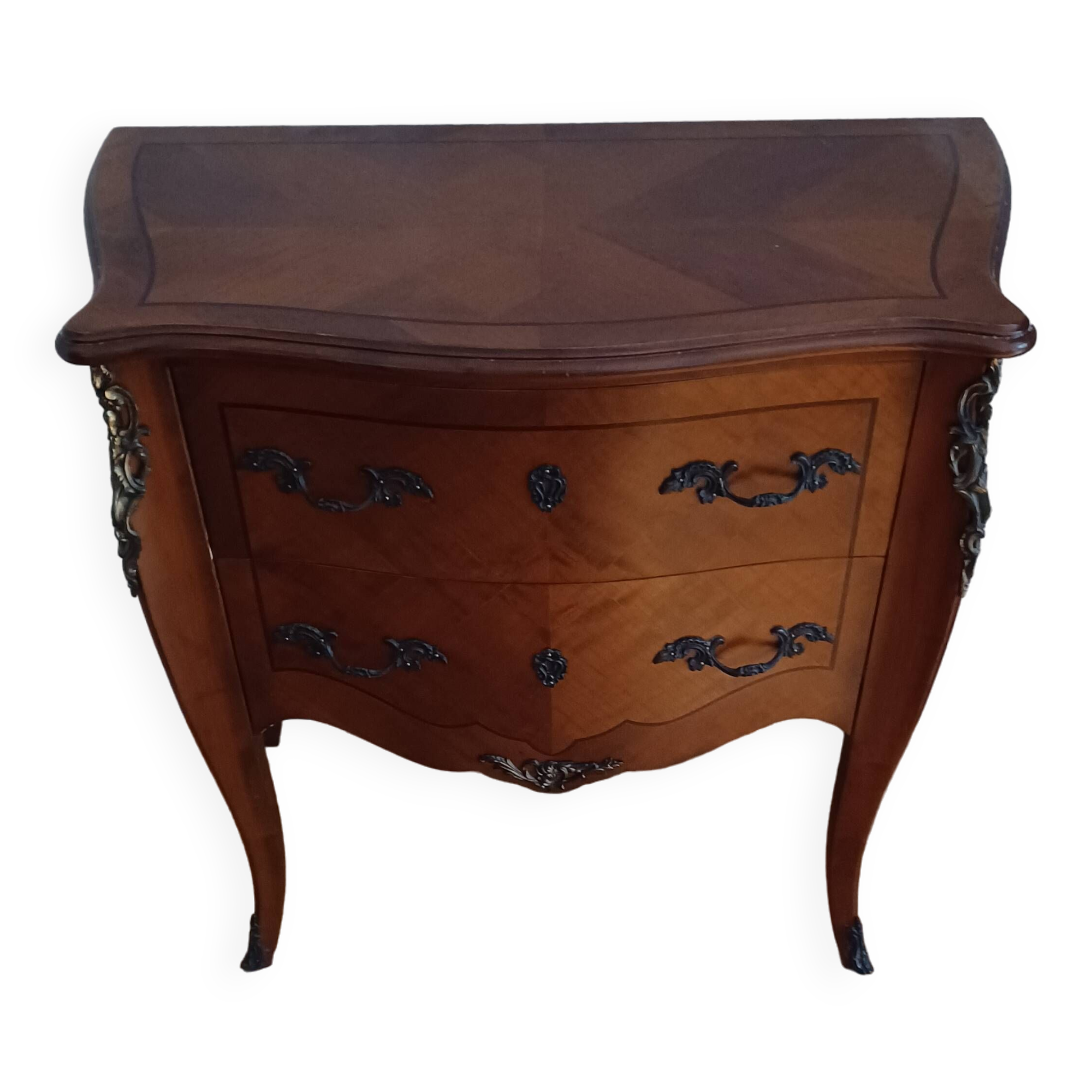 Chest of drawers
