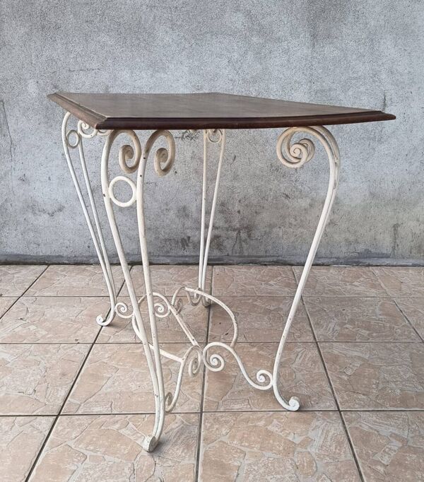 Table en fer forgé et plateau en noyer