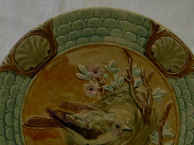 Slop bowl with bird decoration.