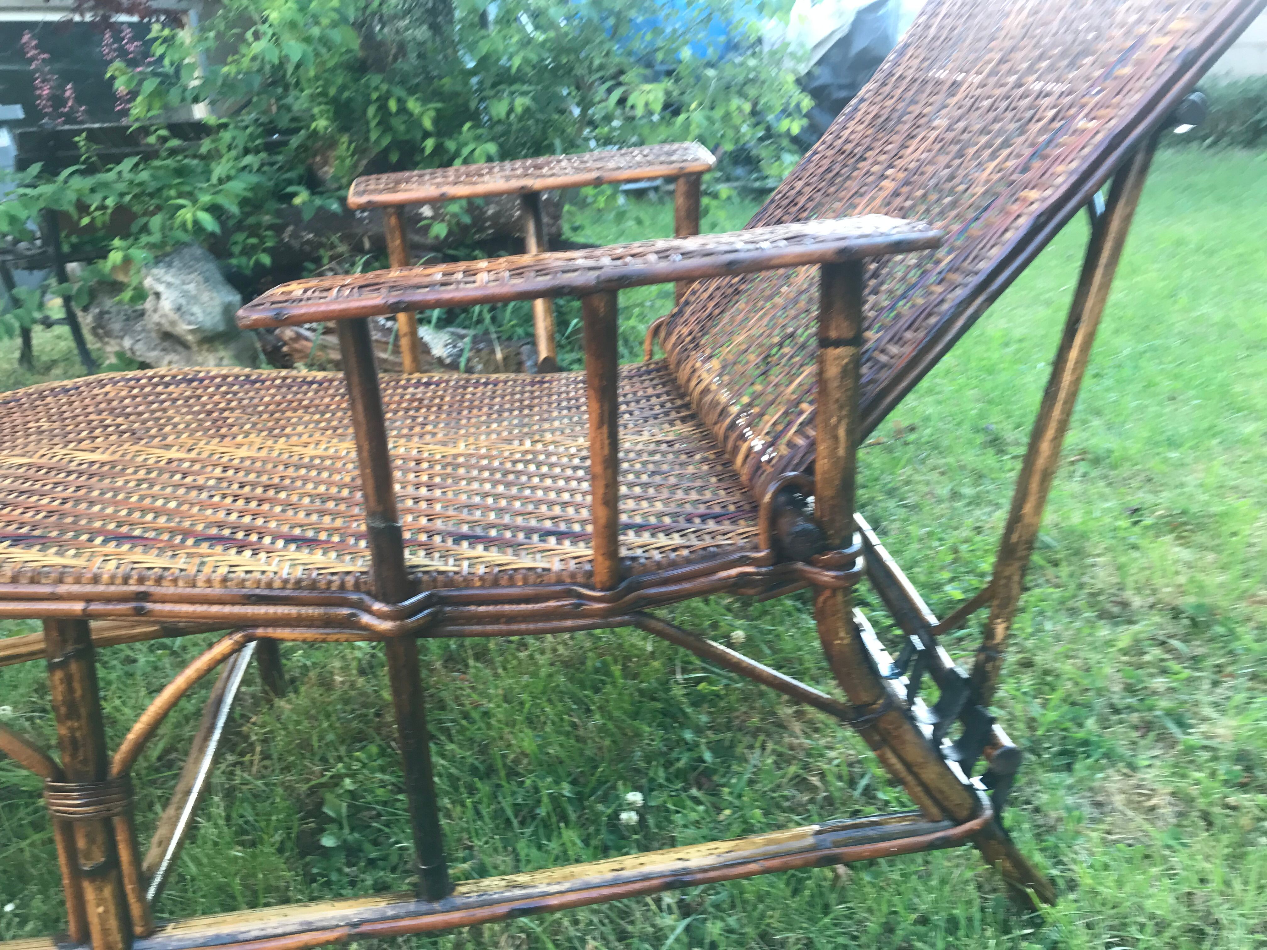 Rattan chaise longue