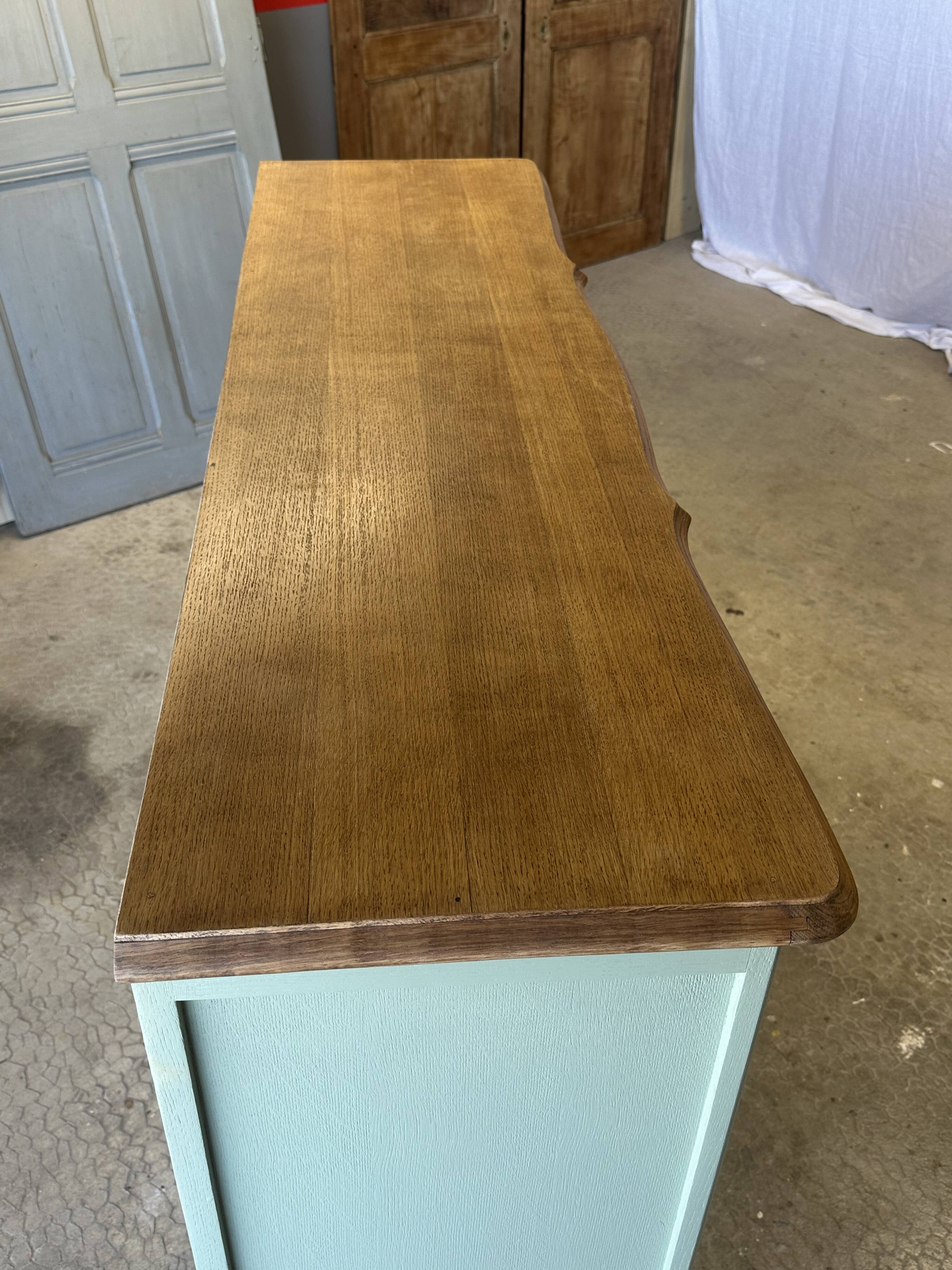Buffet vintage en bois et vert sauge