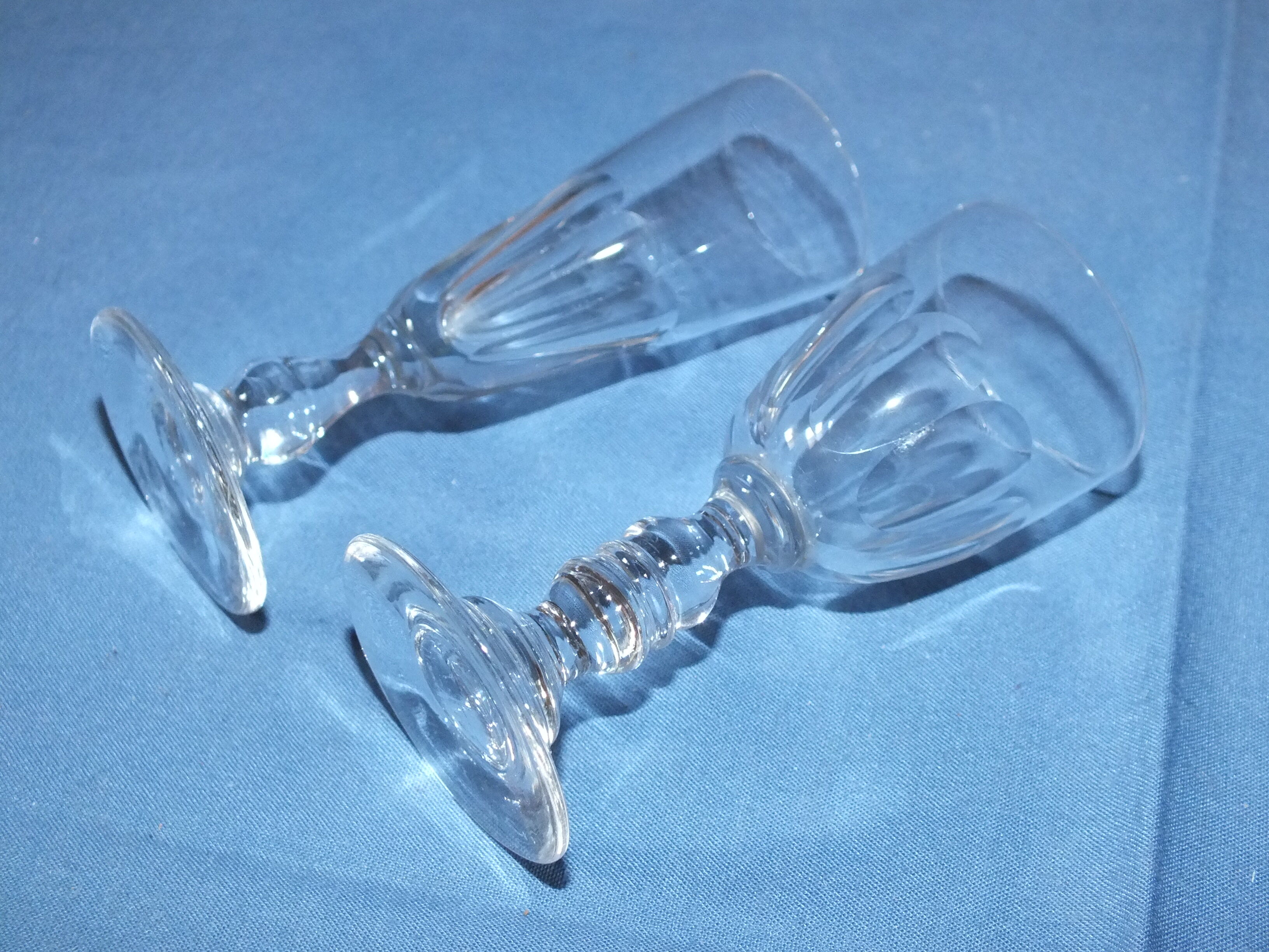 7 glasses of antique crystal liqueur cellar with facets