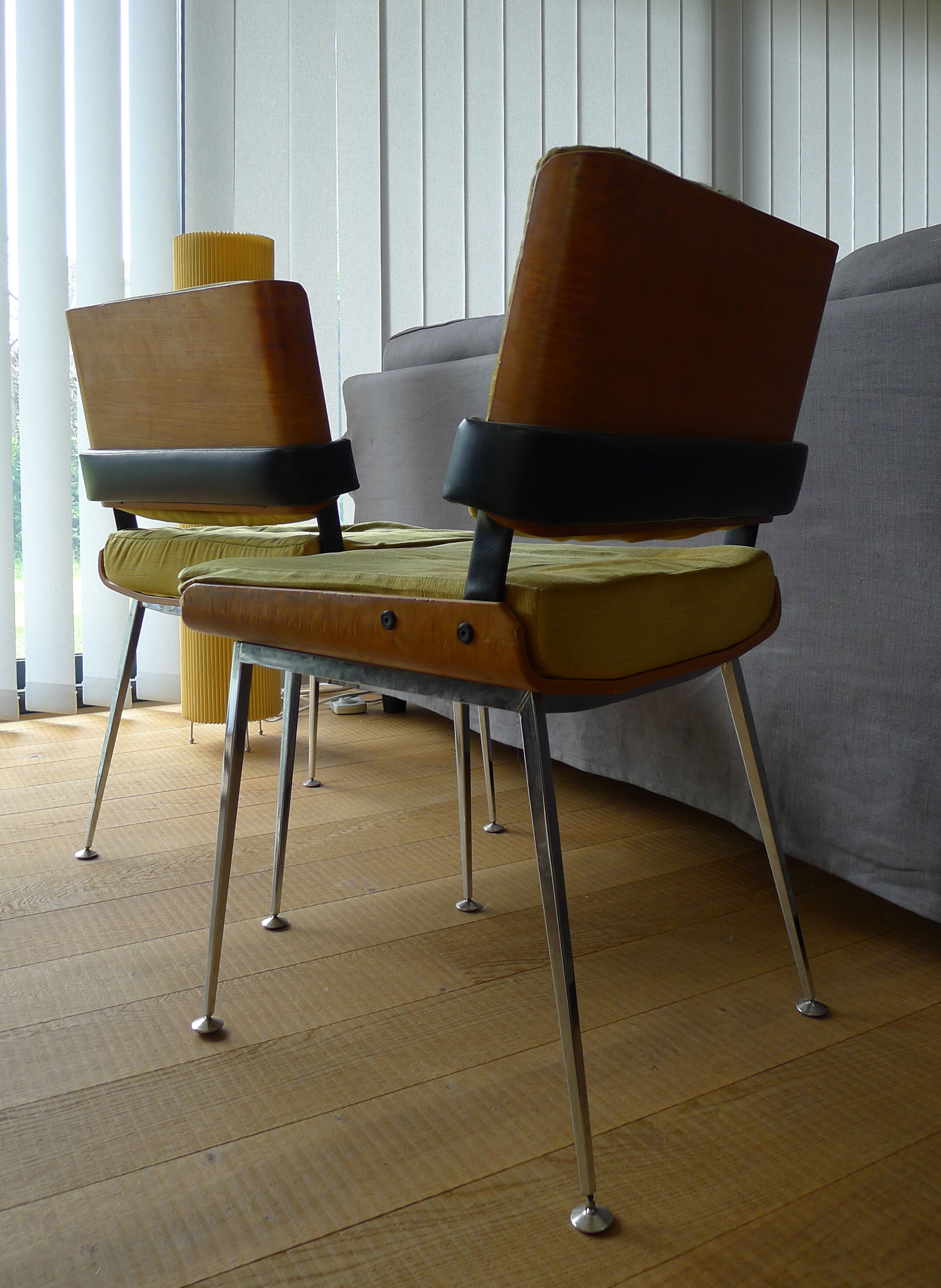 Chaise de chez Modern'Tube série Marcom