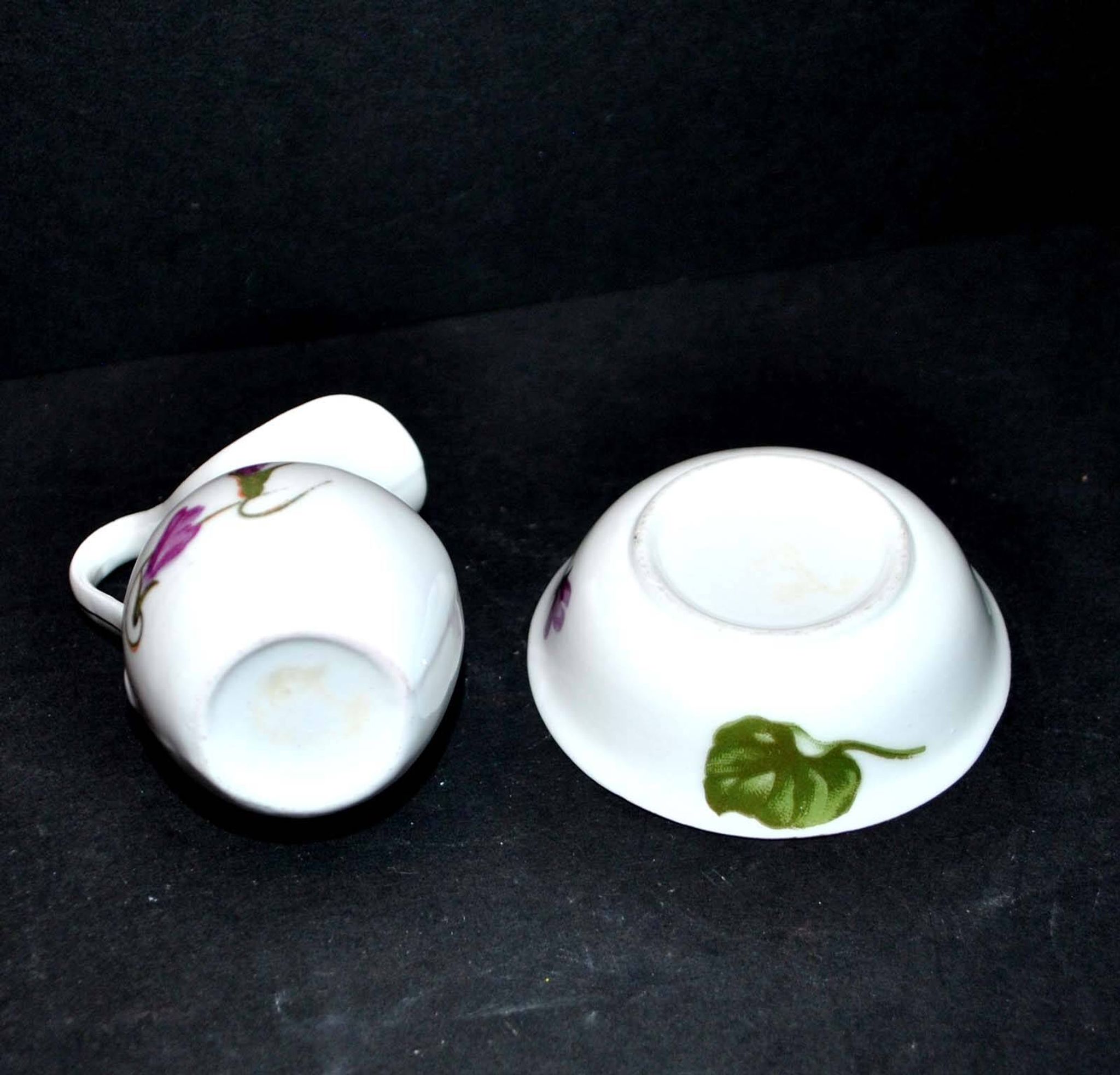 Miniature porcelain pitcher and toilet basin with violet flower decoration - Dinette Dollhouse