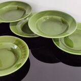 Hollow plates in glazed glazed ceramic green