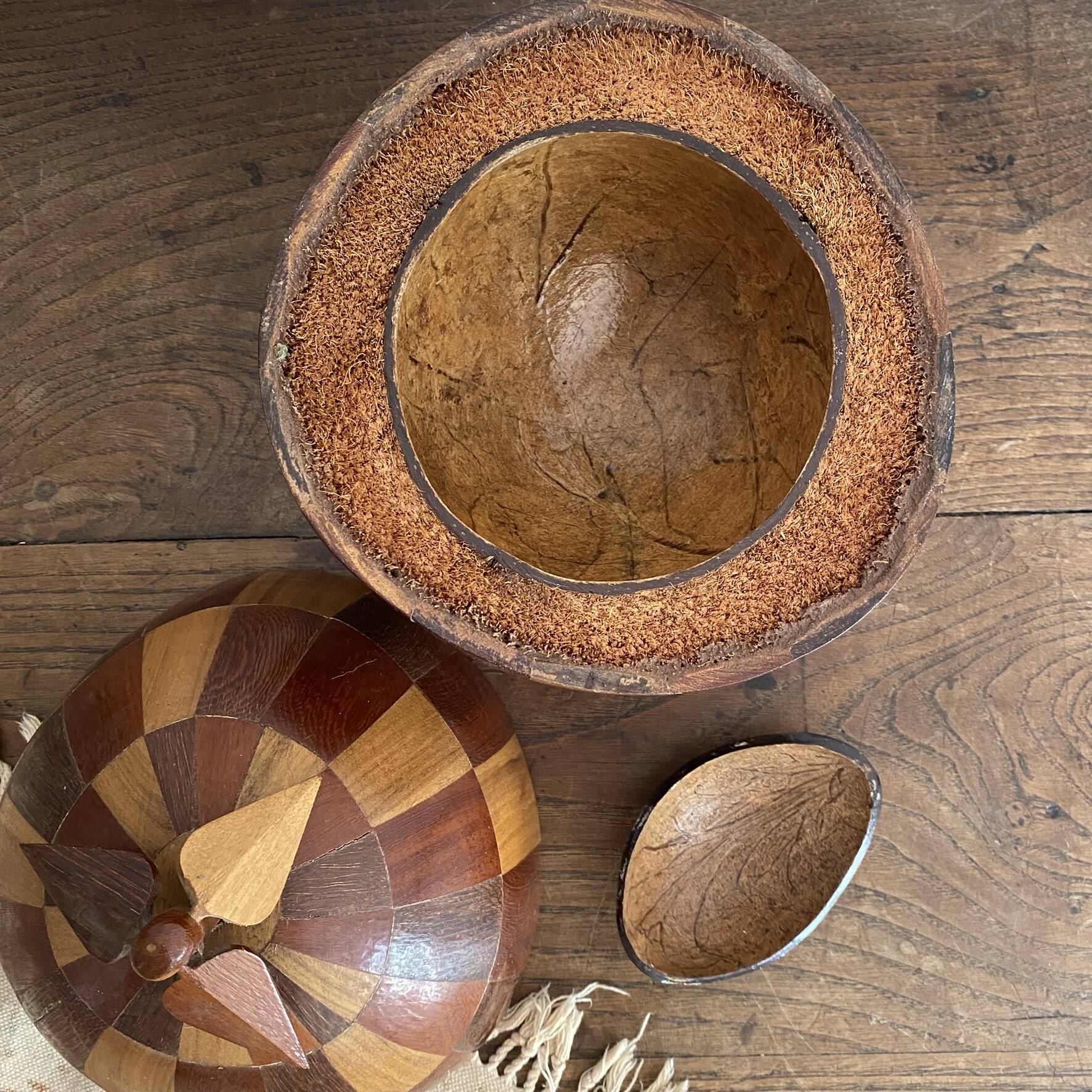 Seau à glaçons vintage  en noix de coco marquetée