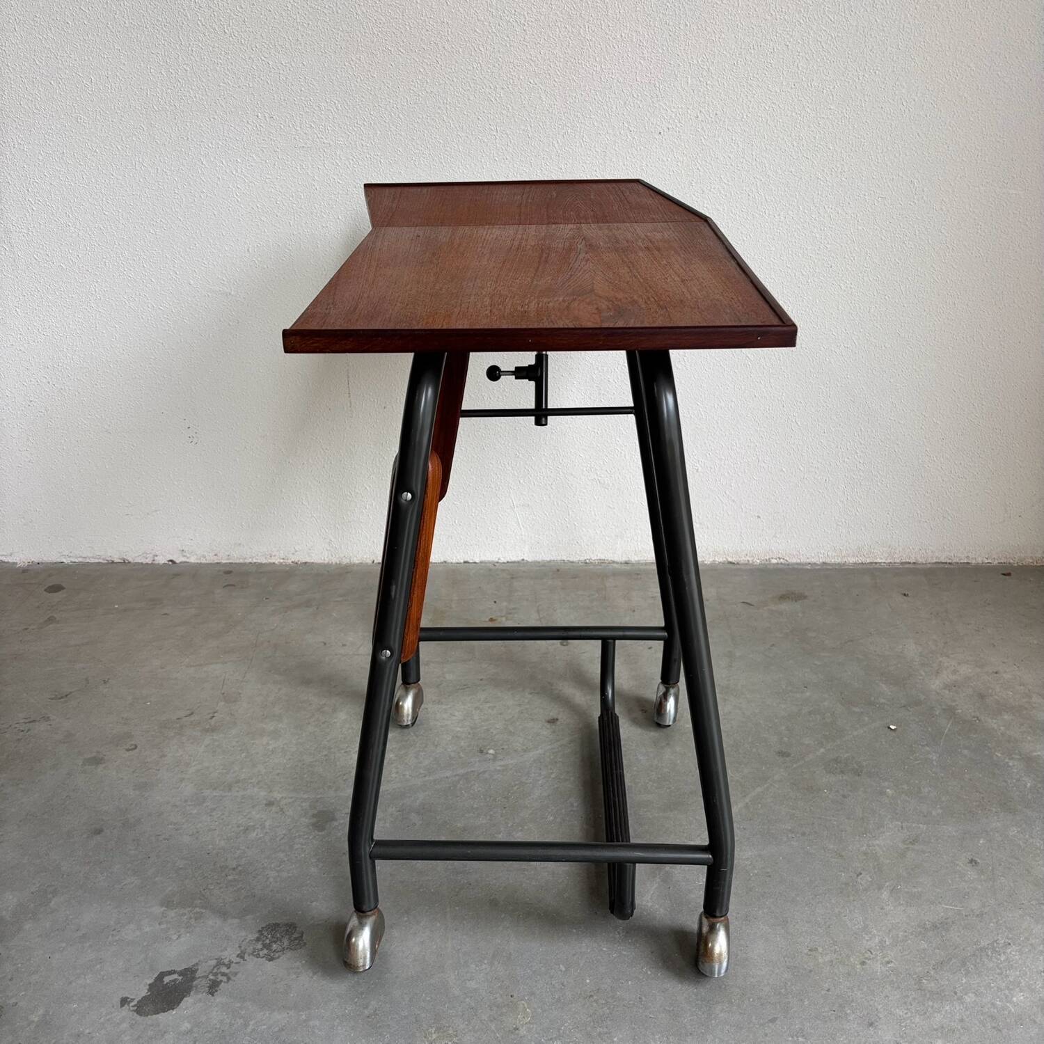 Chariot de machine à écrire vintage - table d'appoint en teck