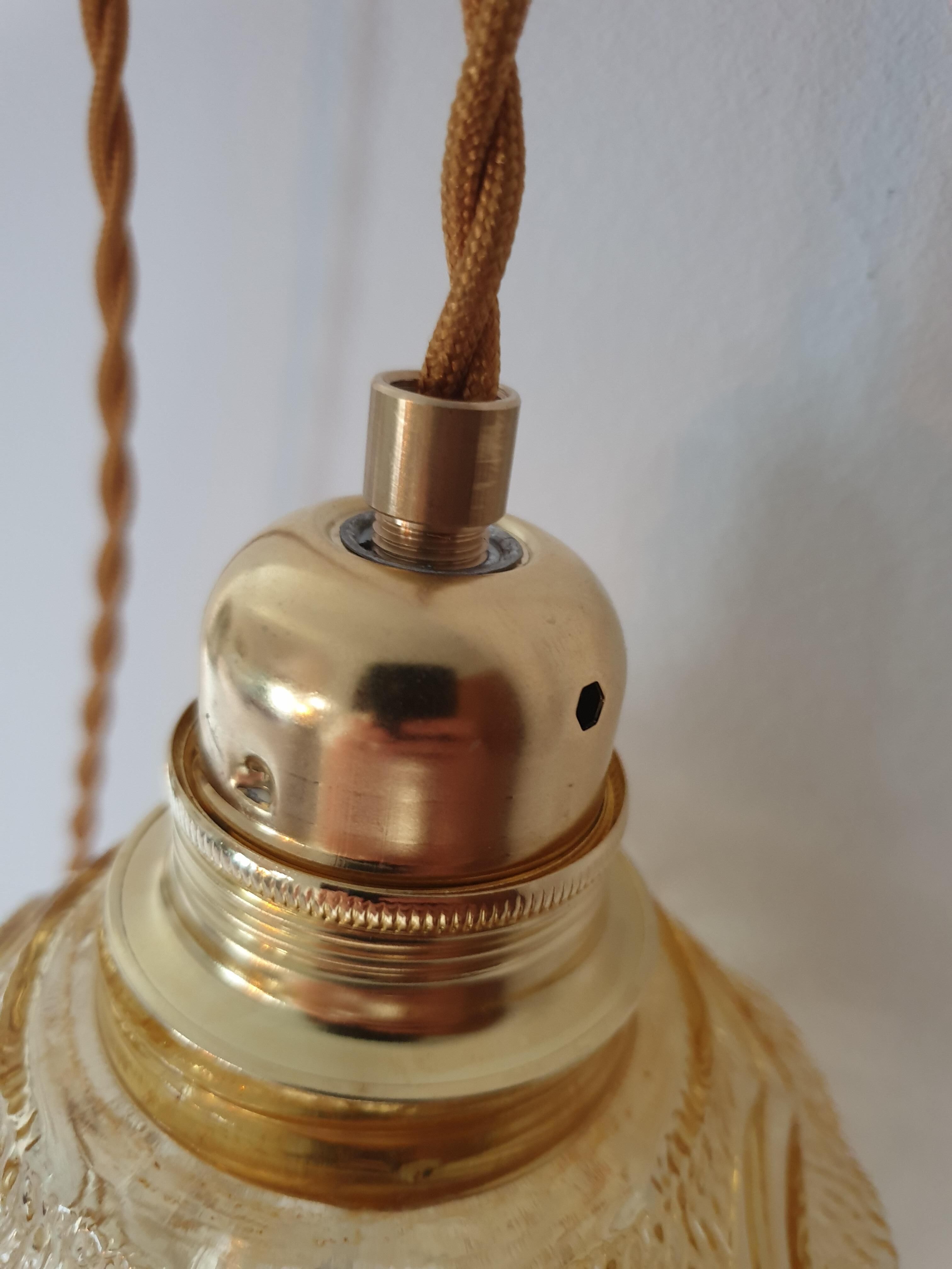 Chiseled glass hand lamp