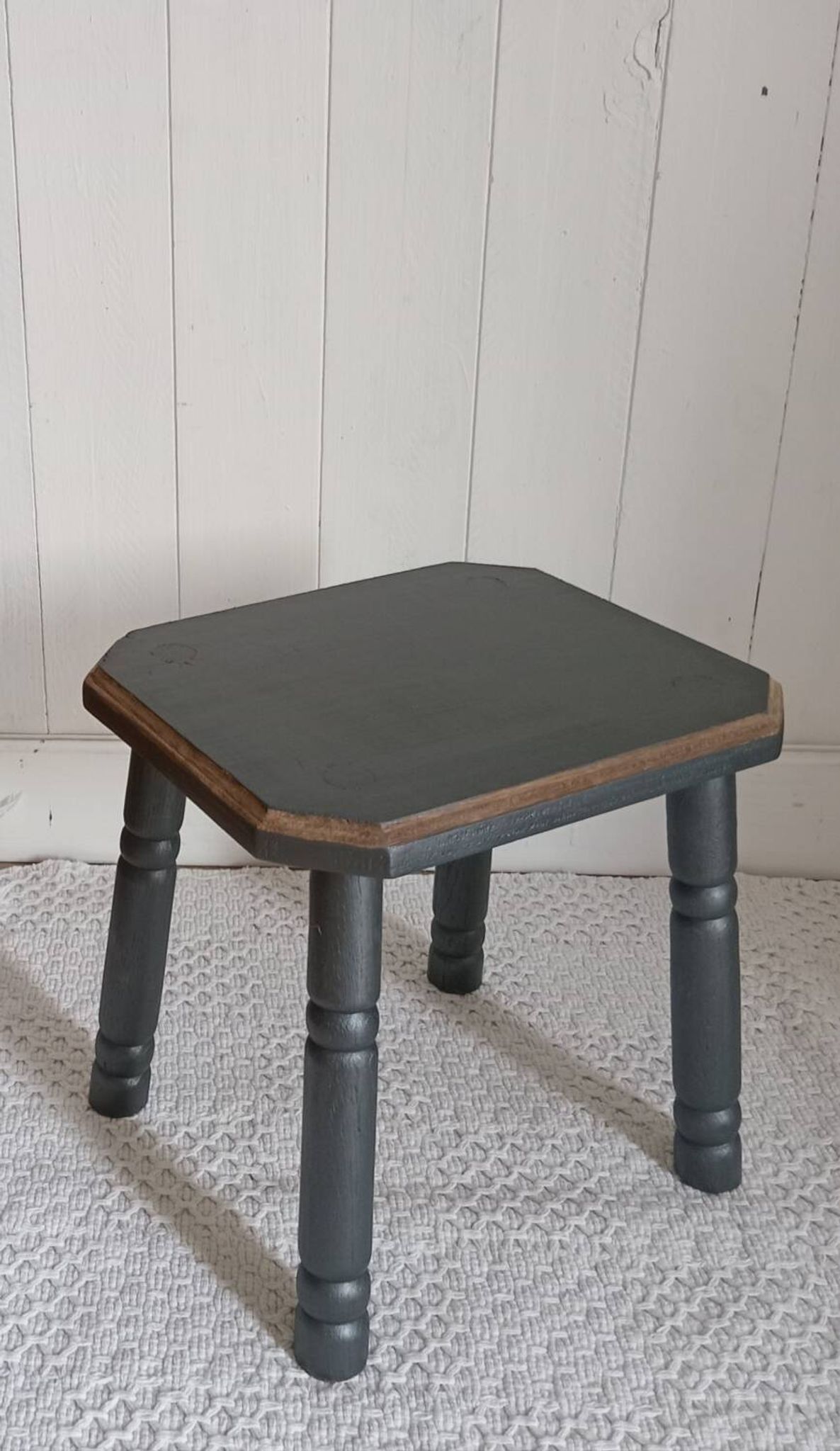 Stool / plant stand
