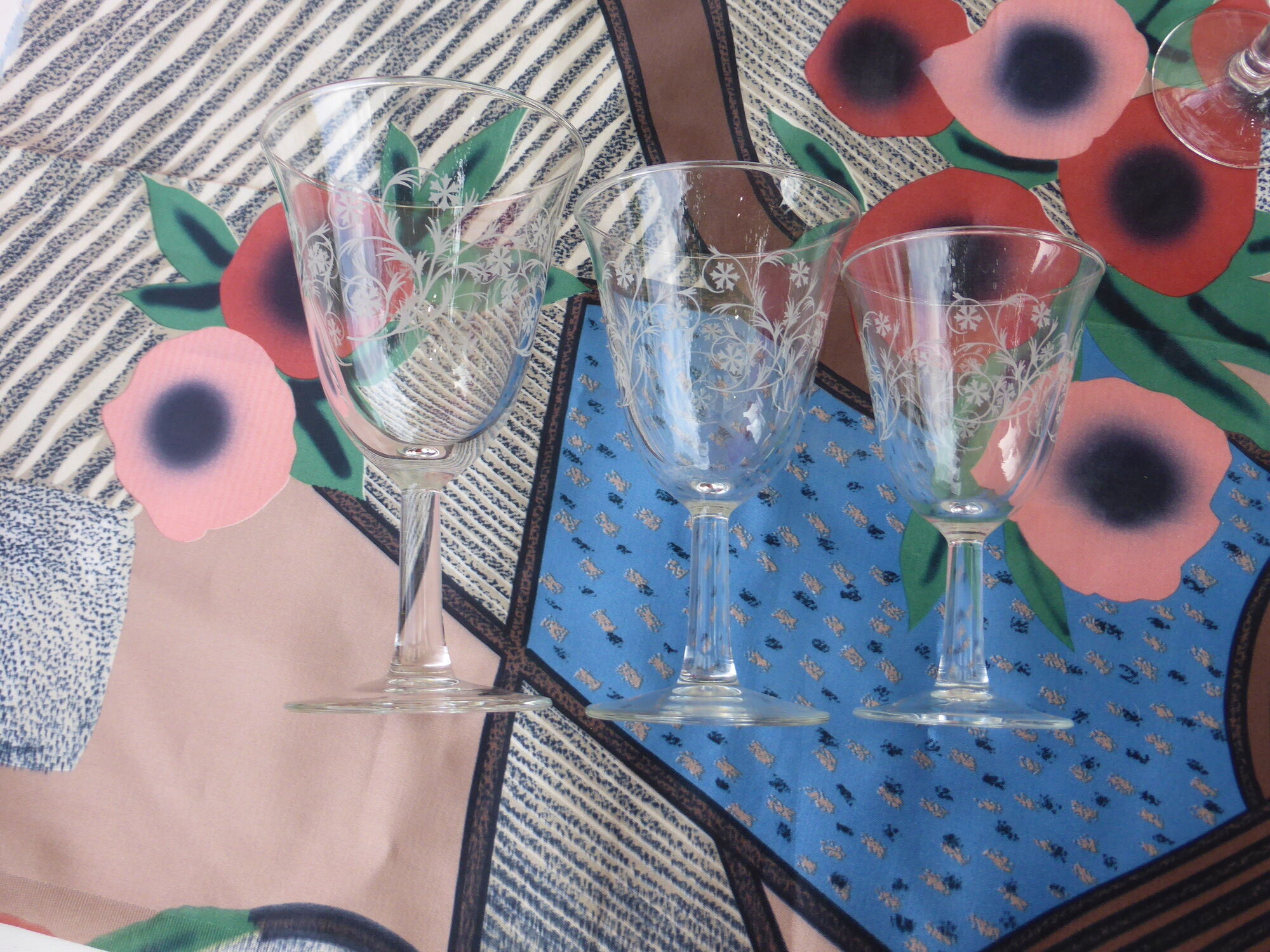 7 glasses the blueberries transparent glass and vintage white flowers 1960