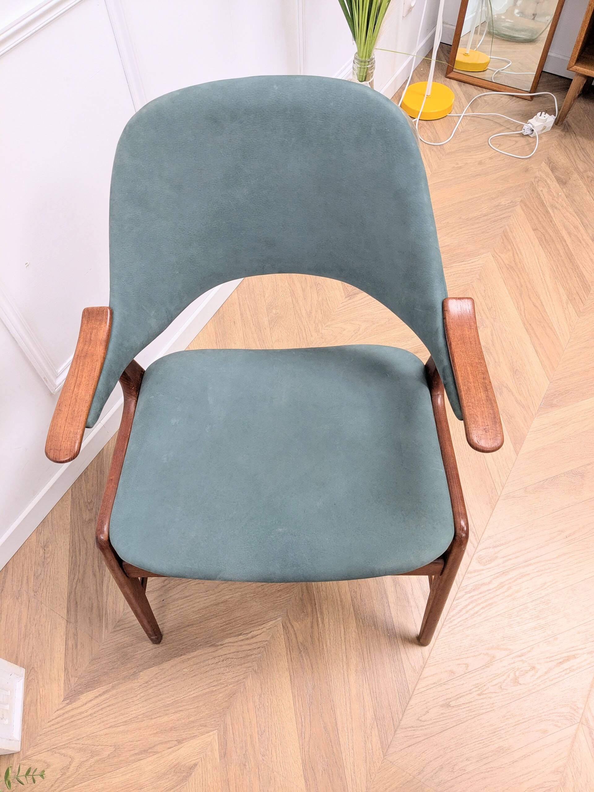Danish chair with armrests