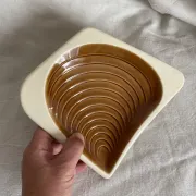 Shell-shaped vide poche by Verceram from the 1960s.