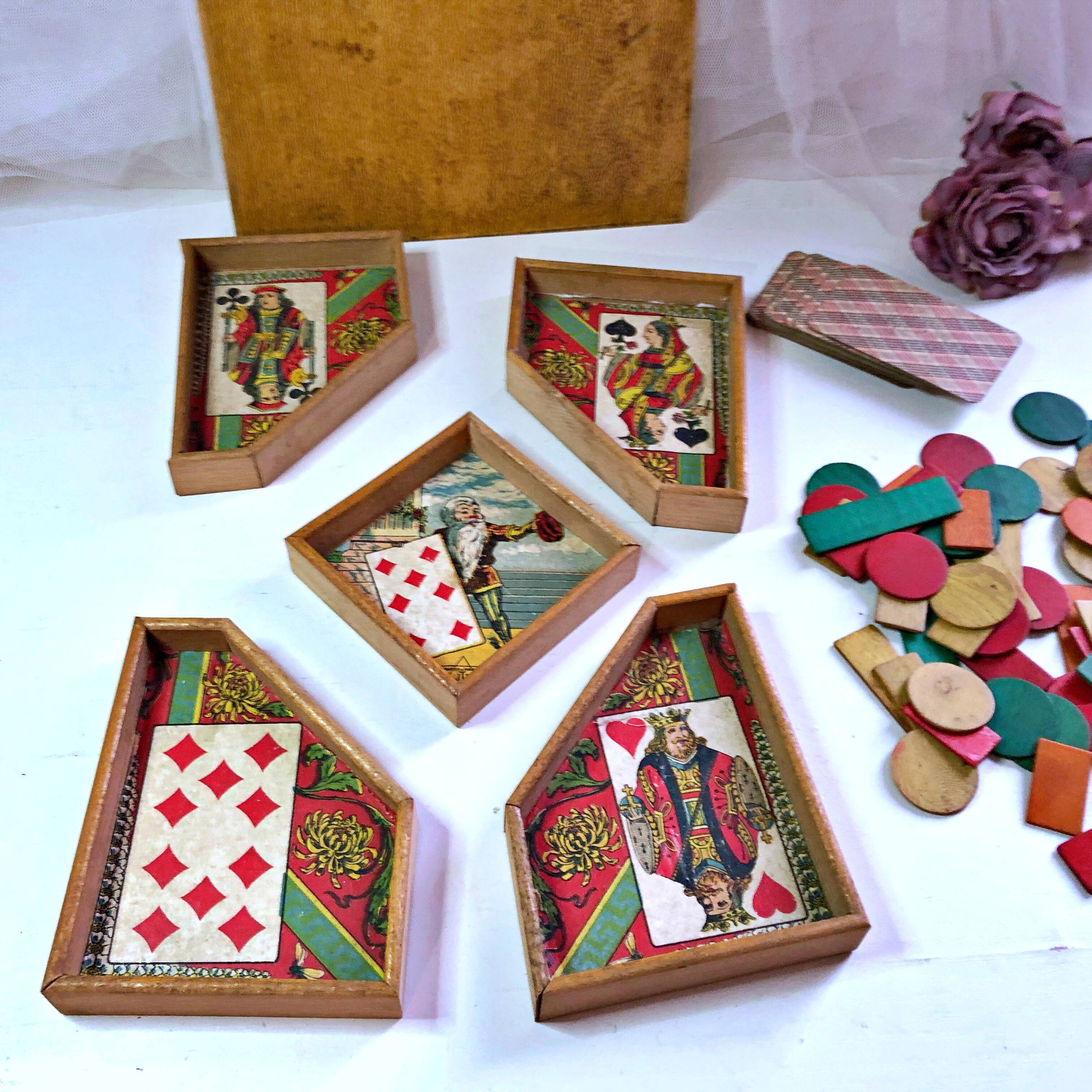 Yellow dwarf game wooden box manufactured by jlr paris early 20th century