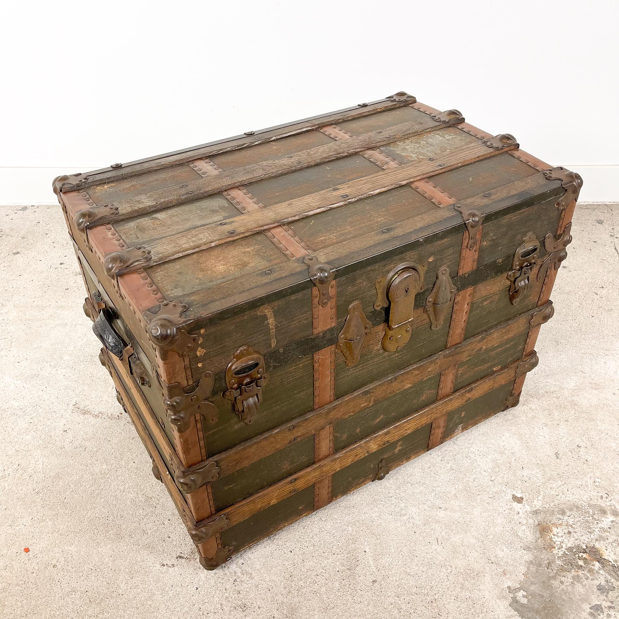 Antique american trunk chest 1900s