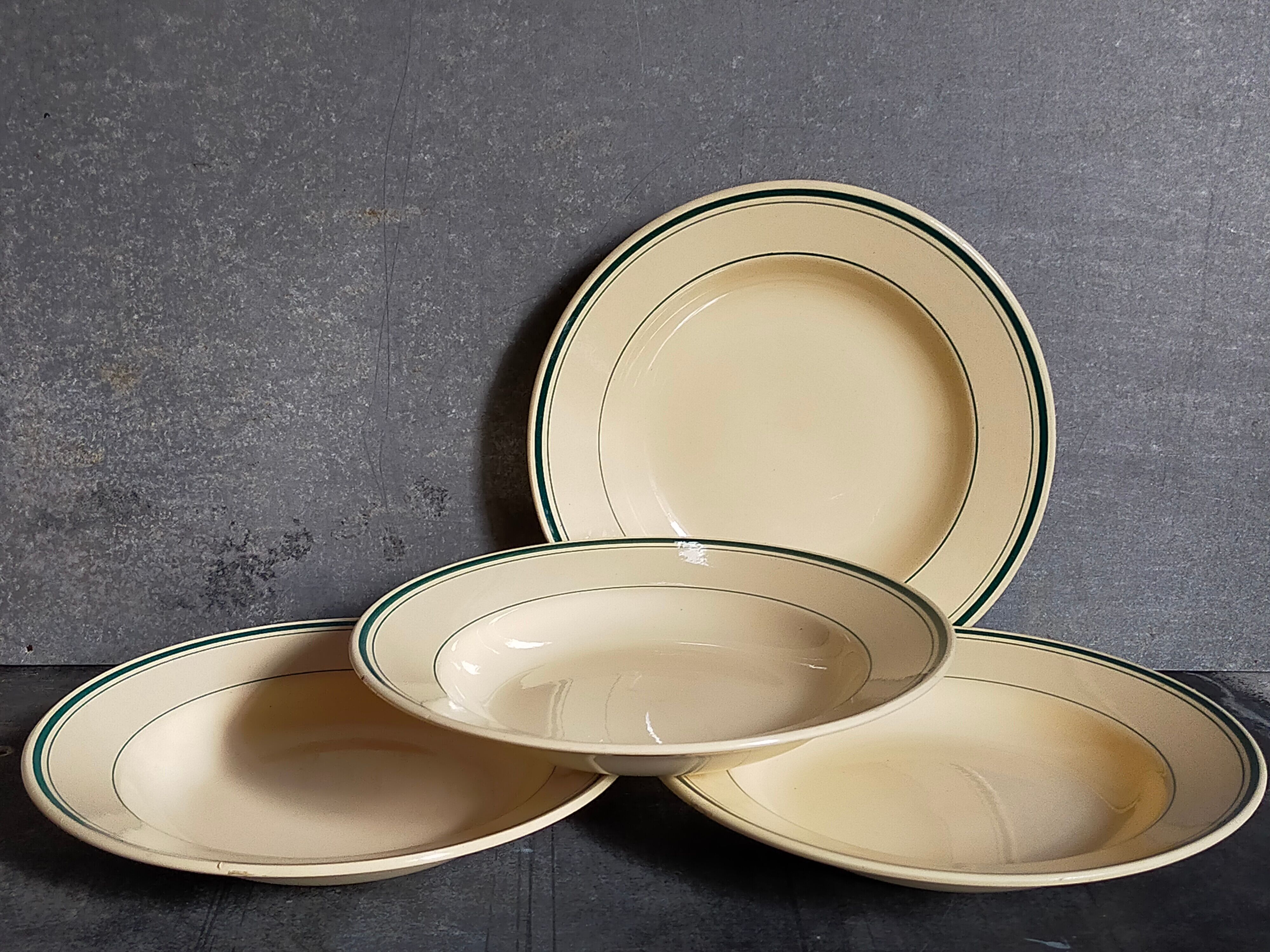 Four plates l'Amandinoise de Saint-Amand ancient