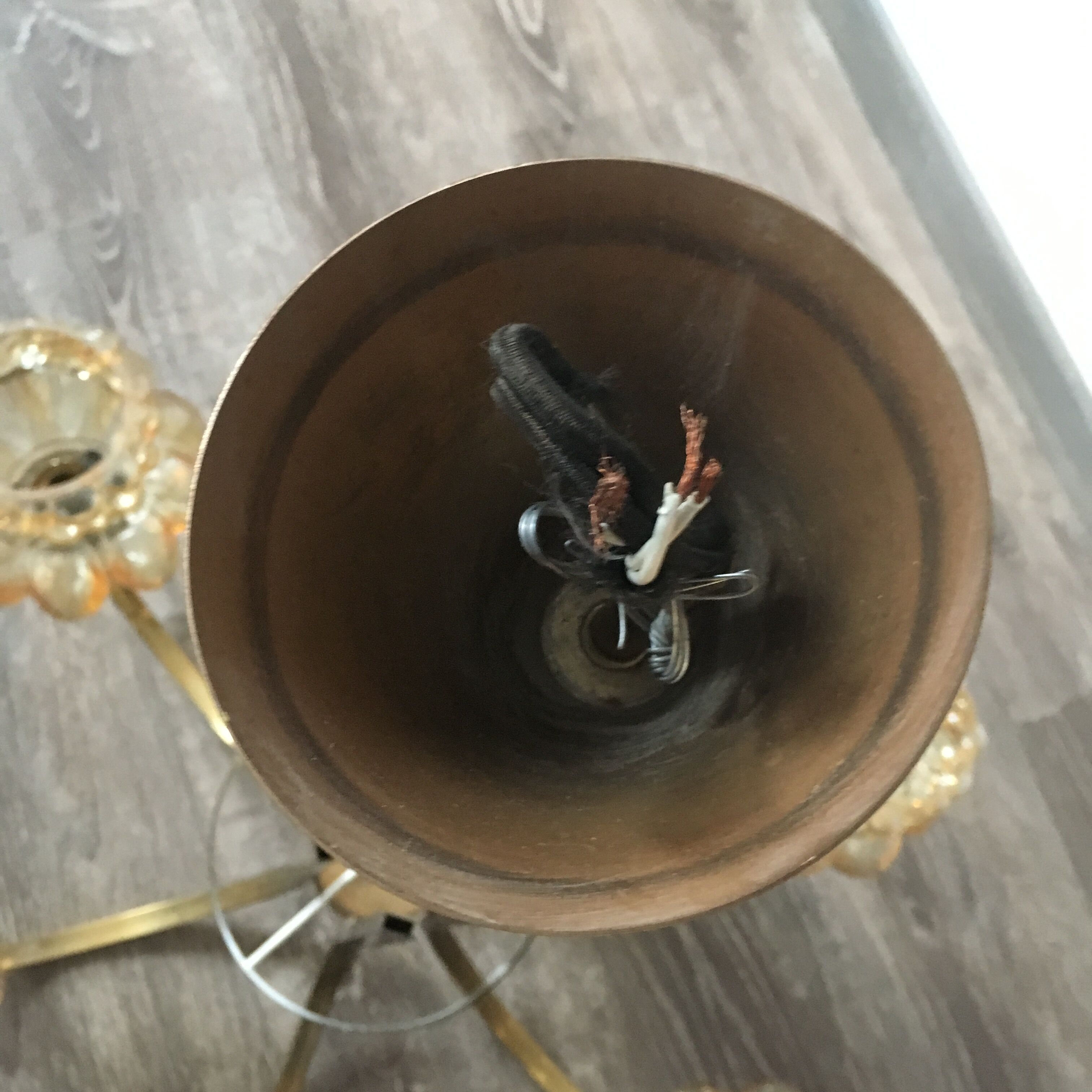 Brass-style chandelier and puffed glass 60/70