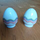 Egg-shaped salt and pepper shaker