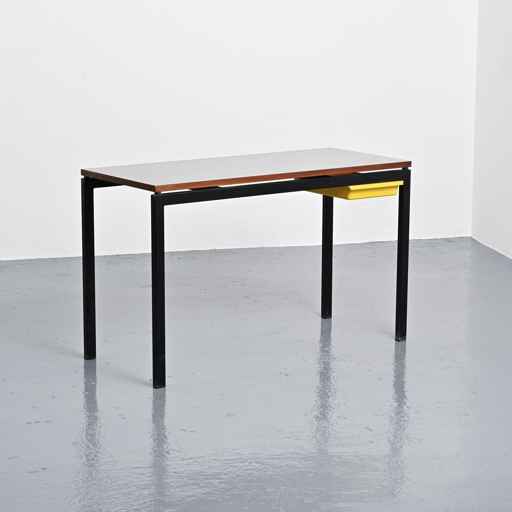 Bureau Cansado par Charlotte Perriand, circa 1962.