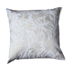coussin brodé main