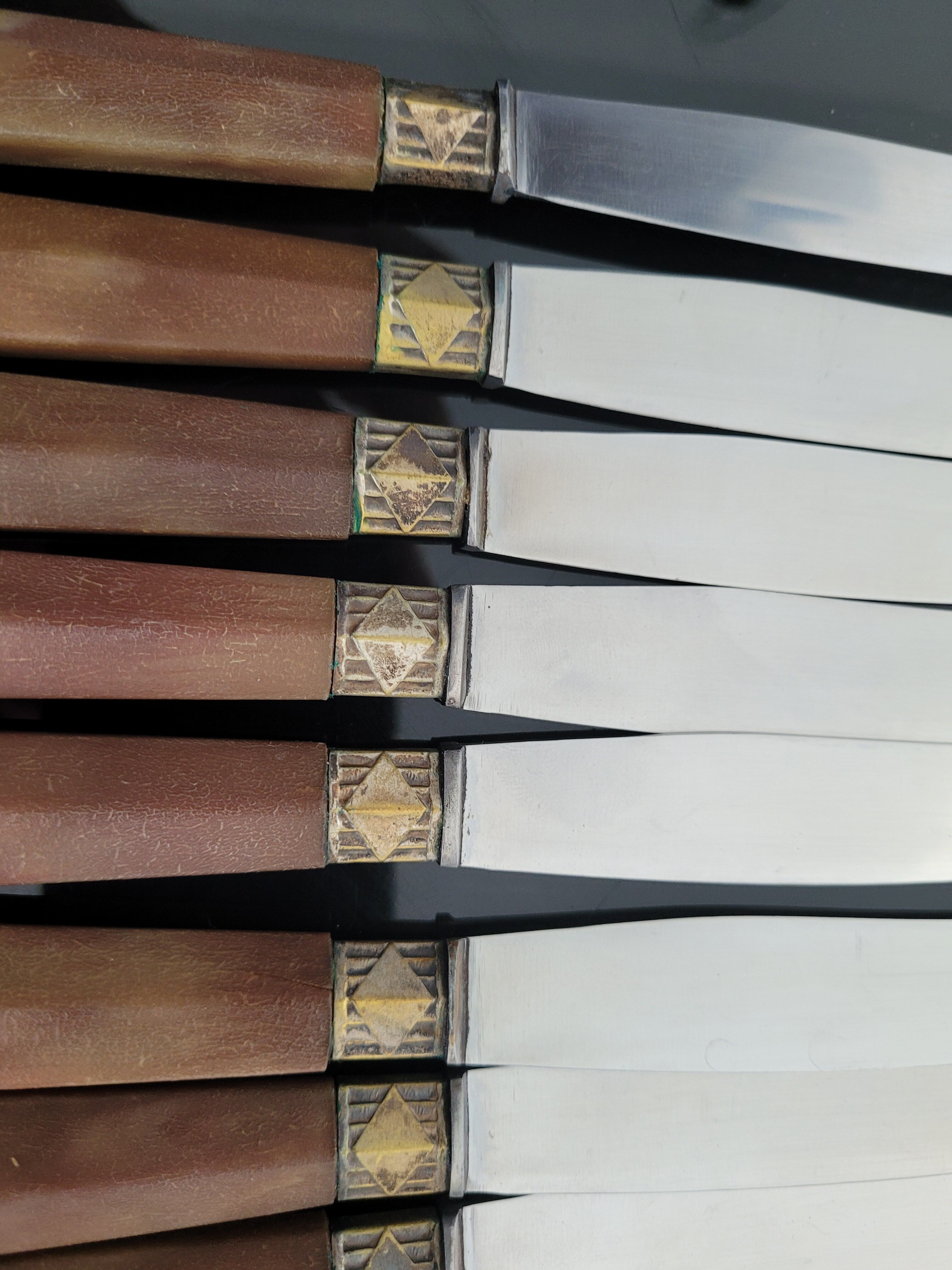 11 bakelite handle knives